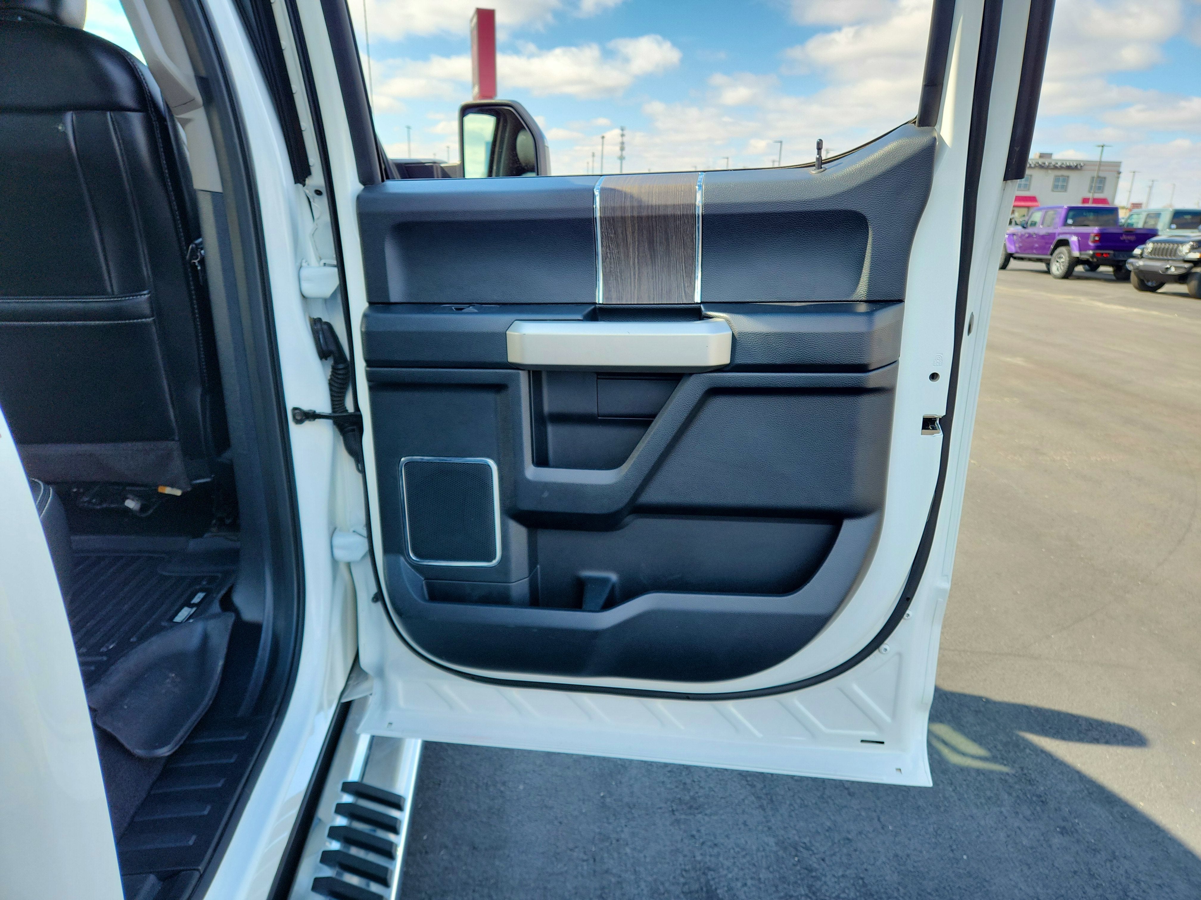 2020 Ford Super Duty F-350 DRW LARIAT