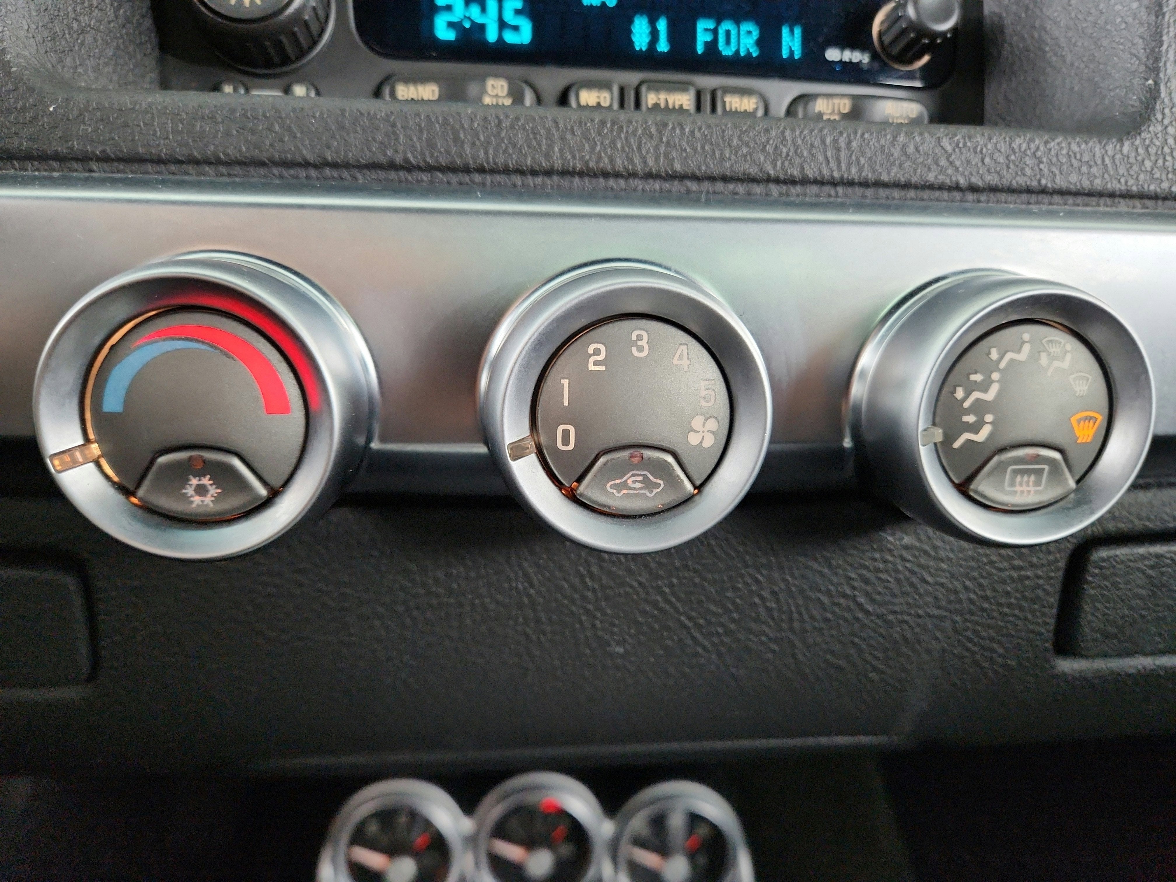 2004 Chevrolet SSR LS