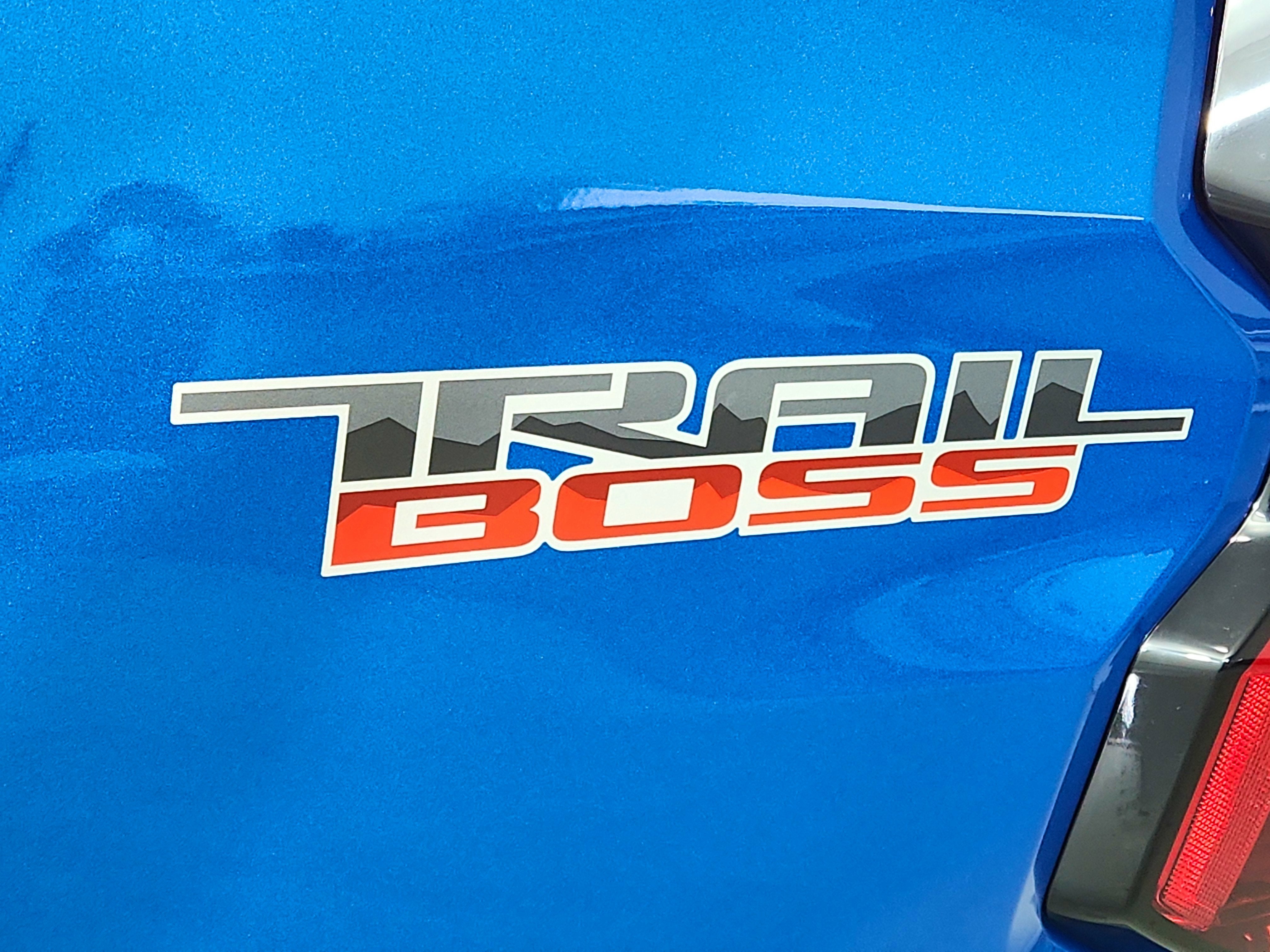 2023 Chevrolet Colorado 4WD Crew Cab Short Box Trail Boss