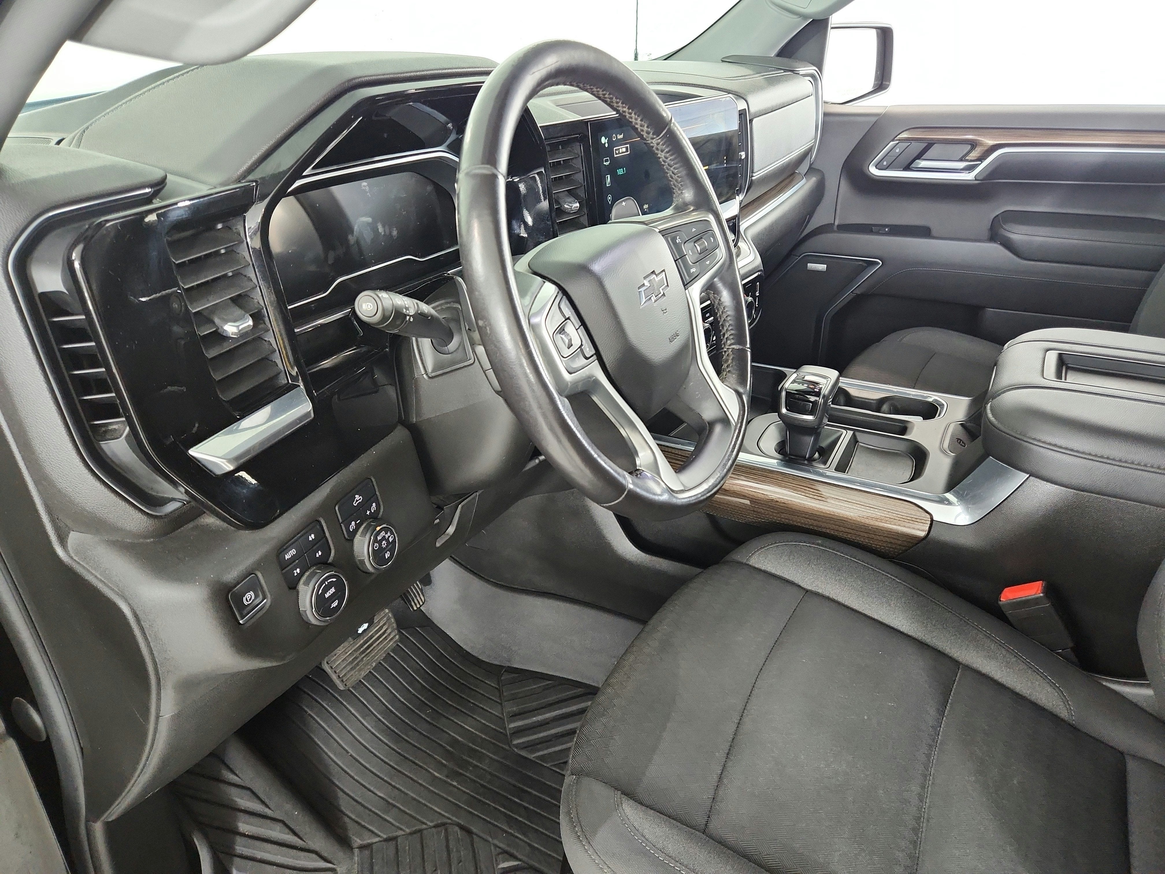 2022 Chevrolet Silverado 1500 4WD Crew Cab Short Bed RST