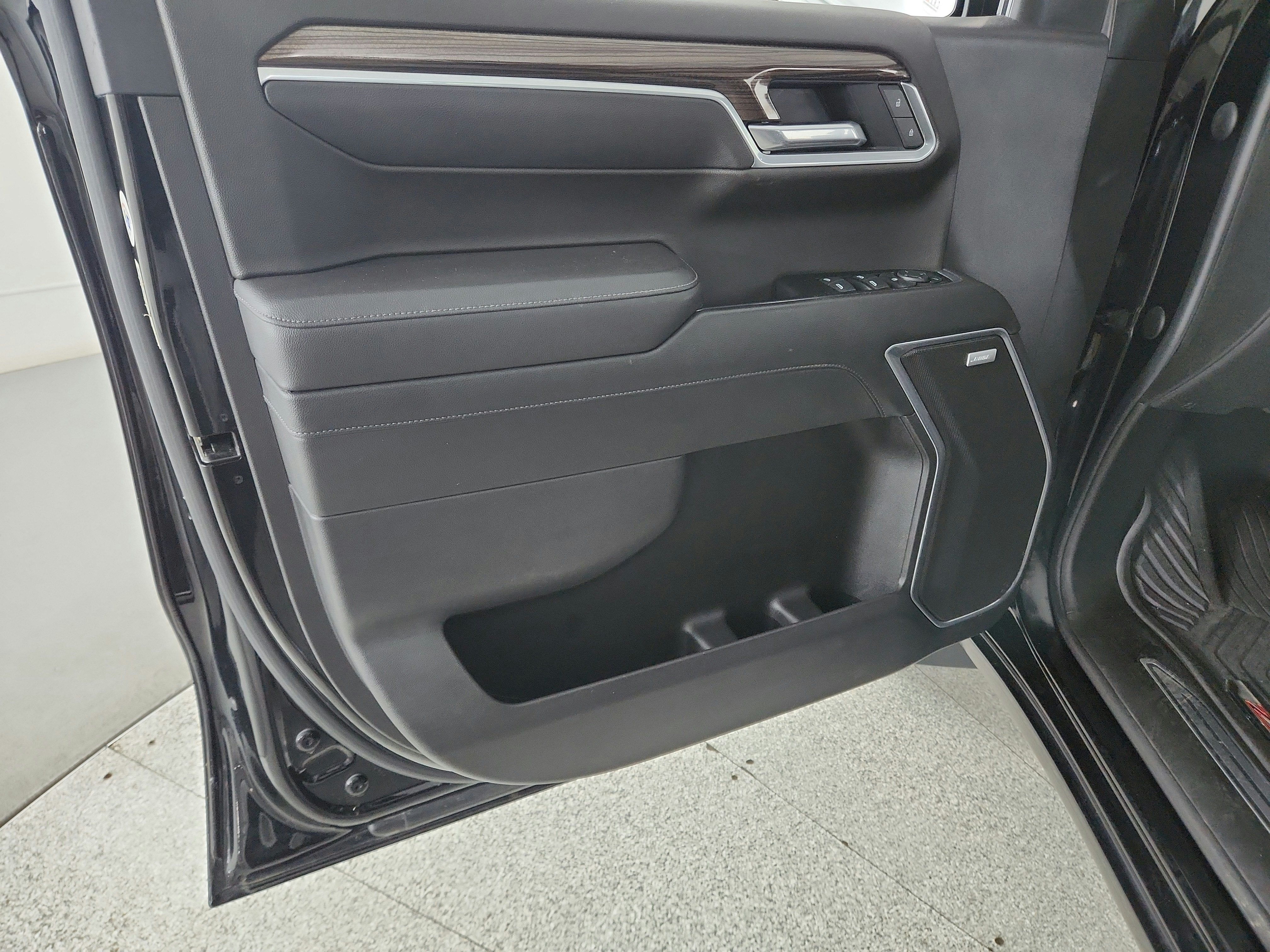 2022 Chevrolet Silverado 1500 4WD Crew Cab Short Bed RST