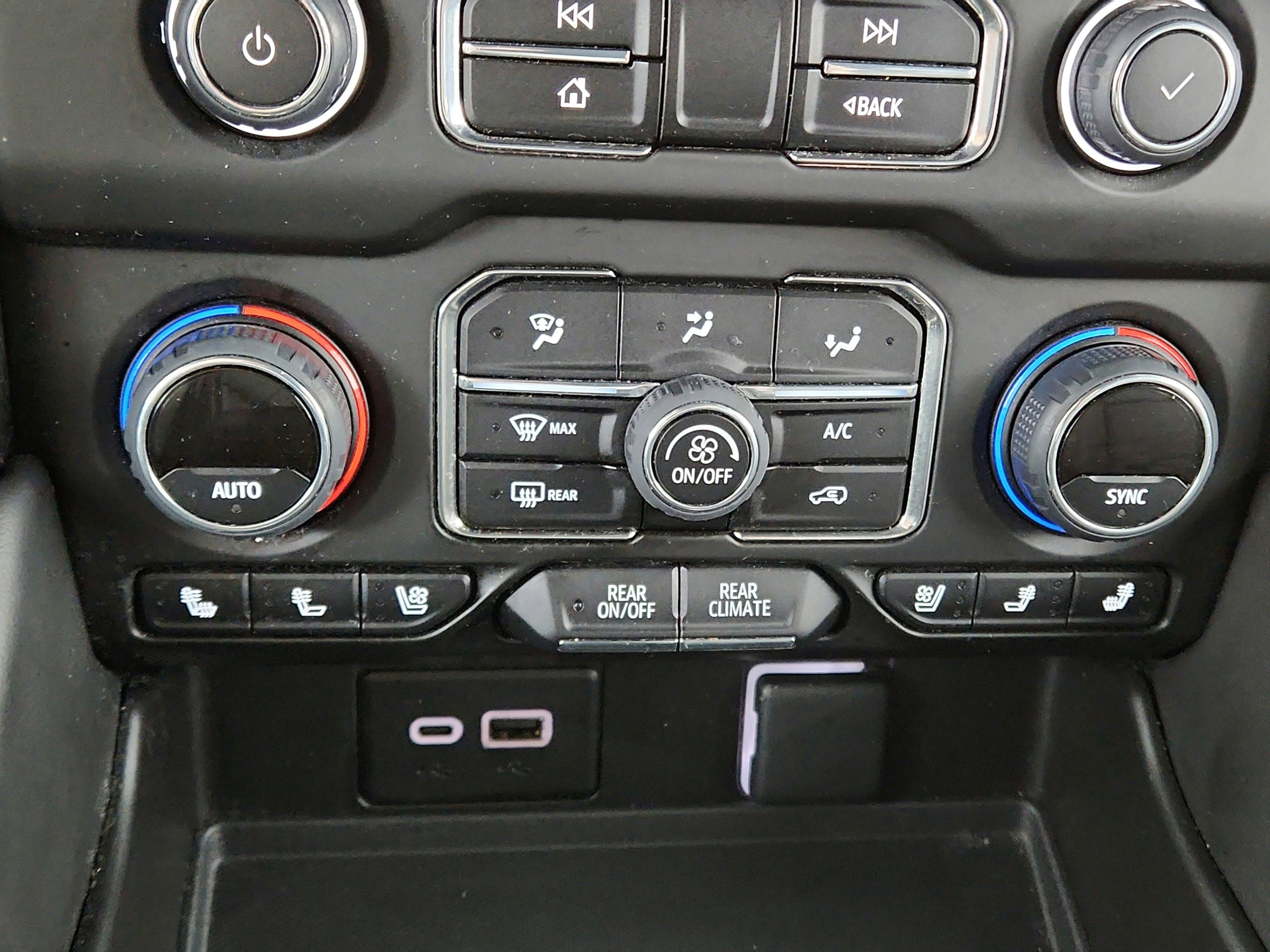 2023 Chevrolet Suburban 2WD Premier