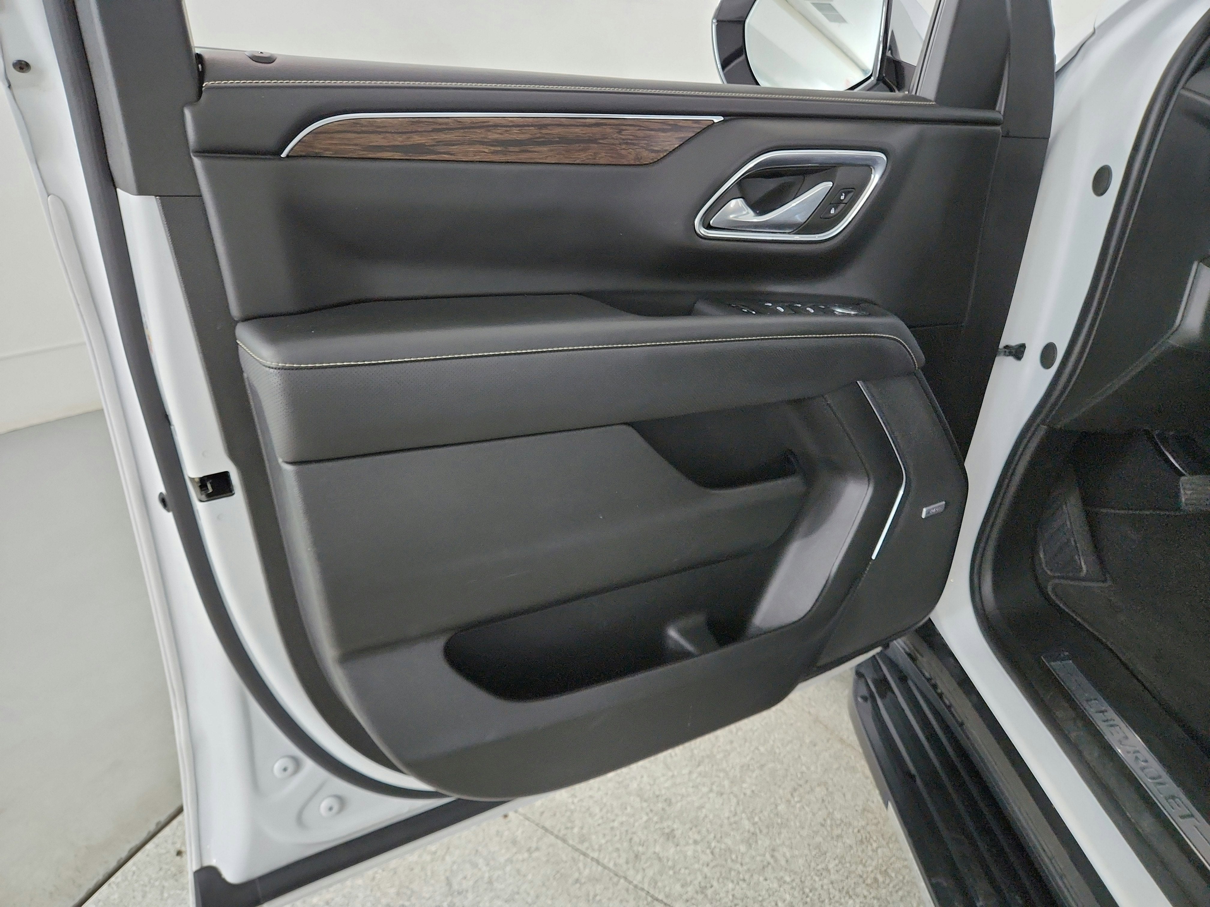 2023 Chevrolet Suburban 2WD Premier