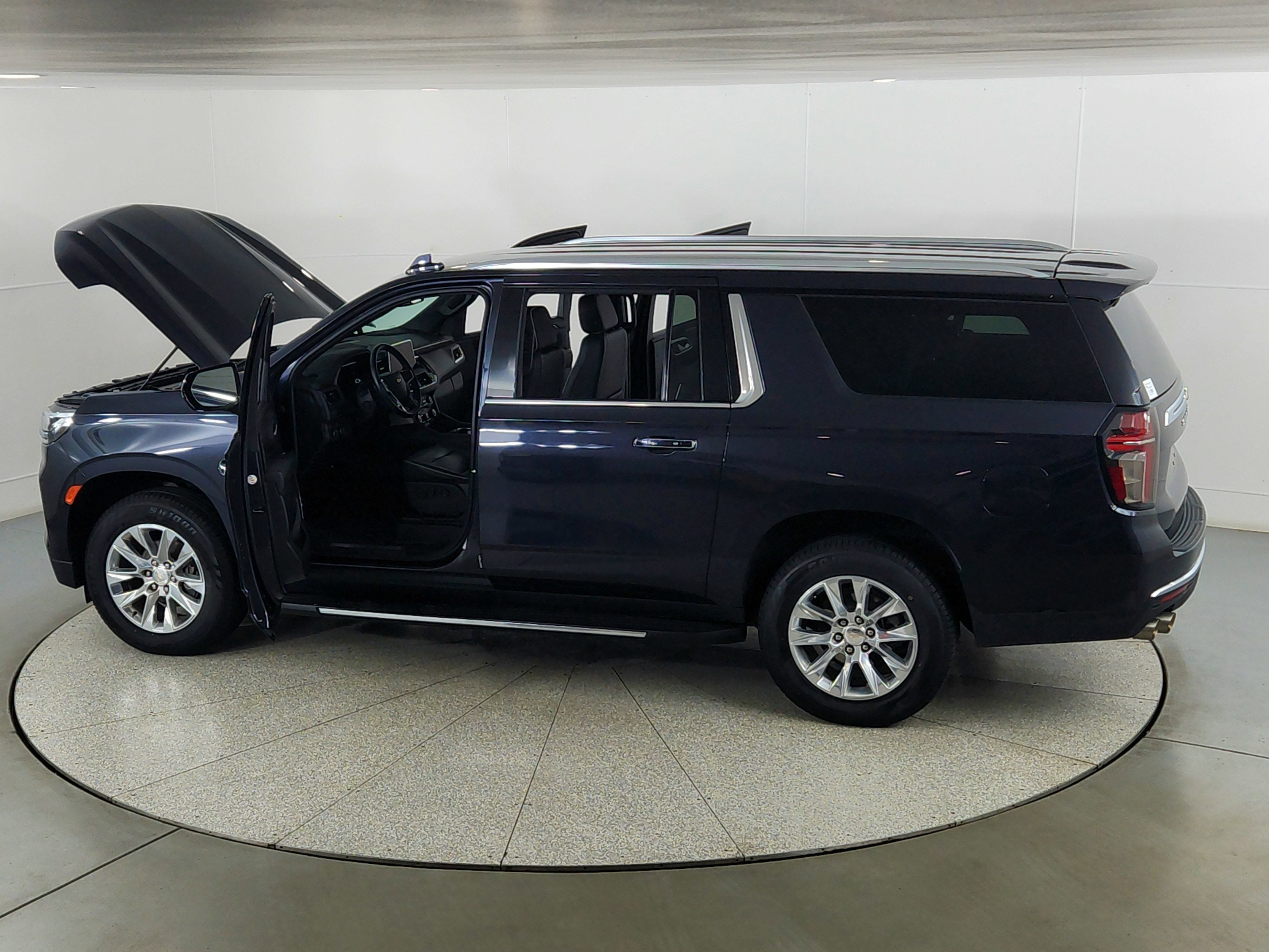 2023 Chevrolet Suburban 2WD Premier