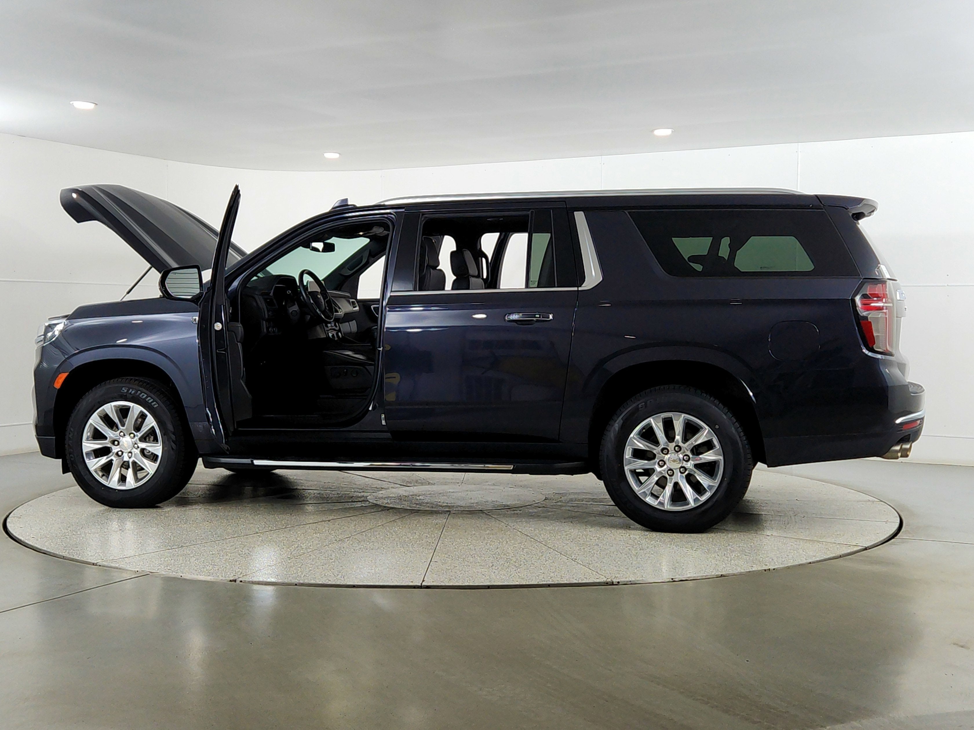 2023 Chevrolet Suburban 2WD Premier