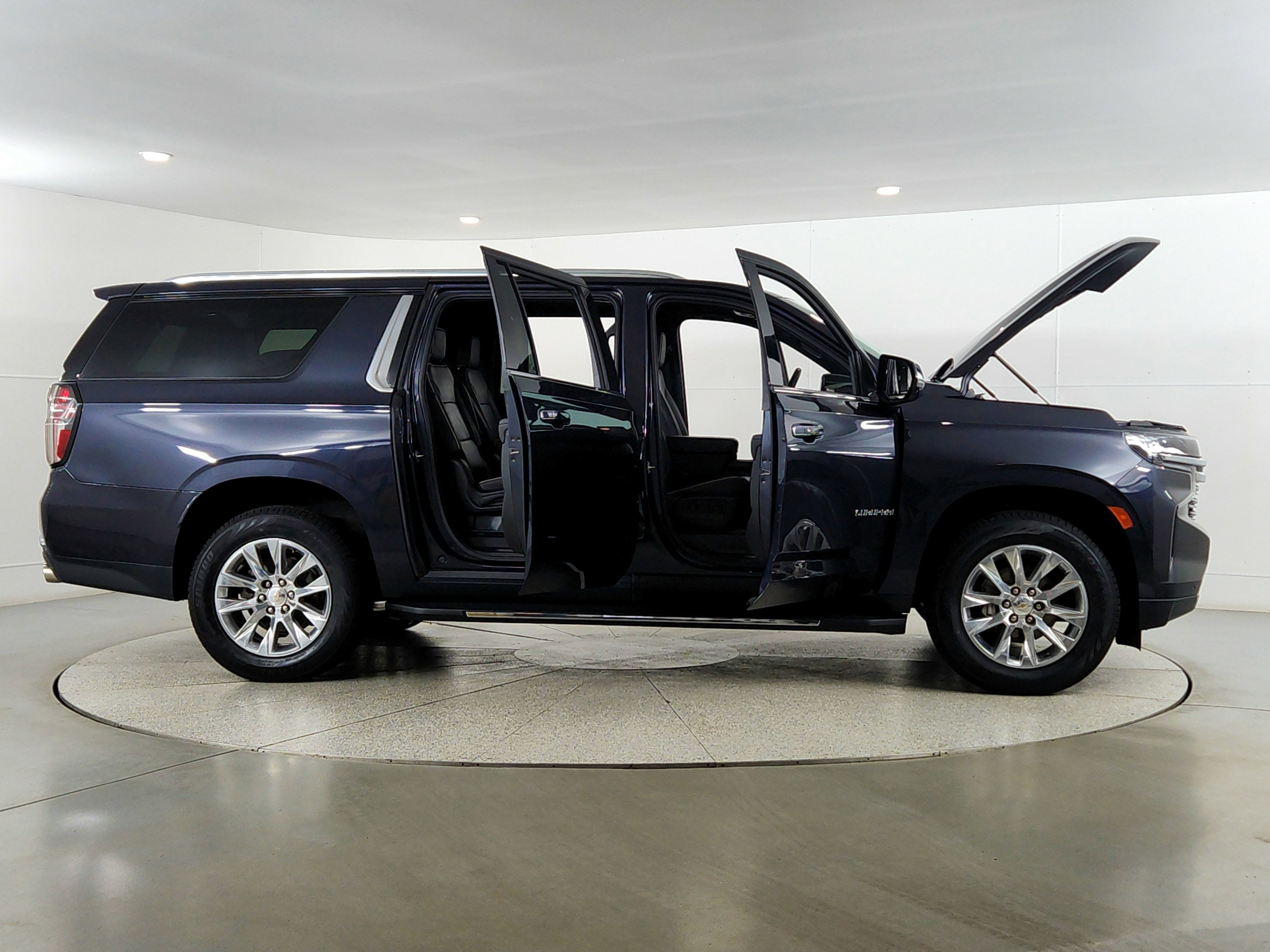 2023 Chevrolet Suburban 2WD Premier