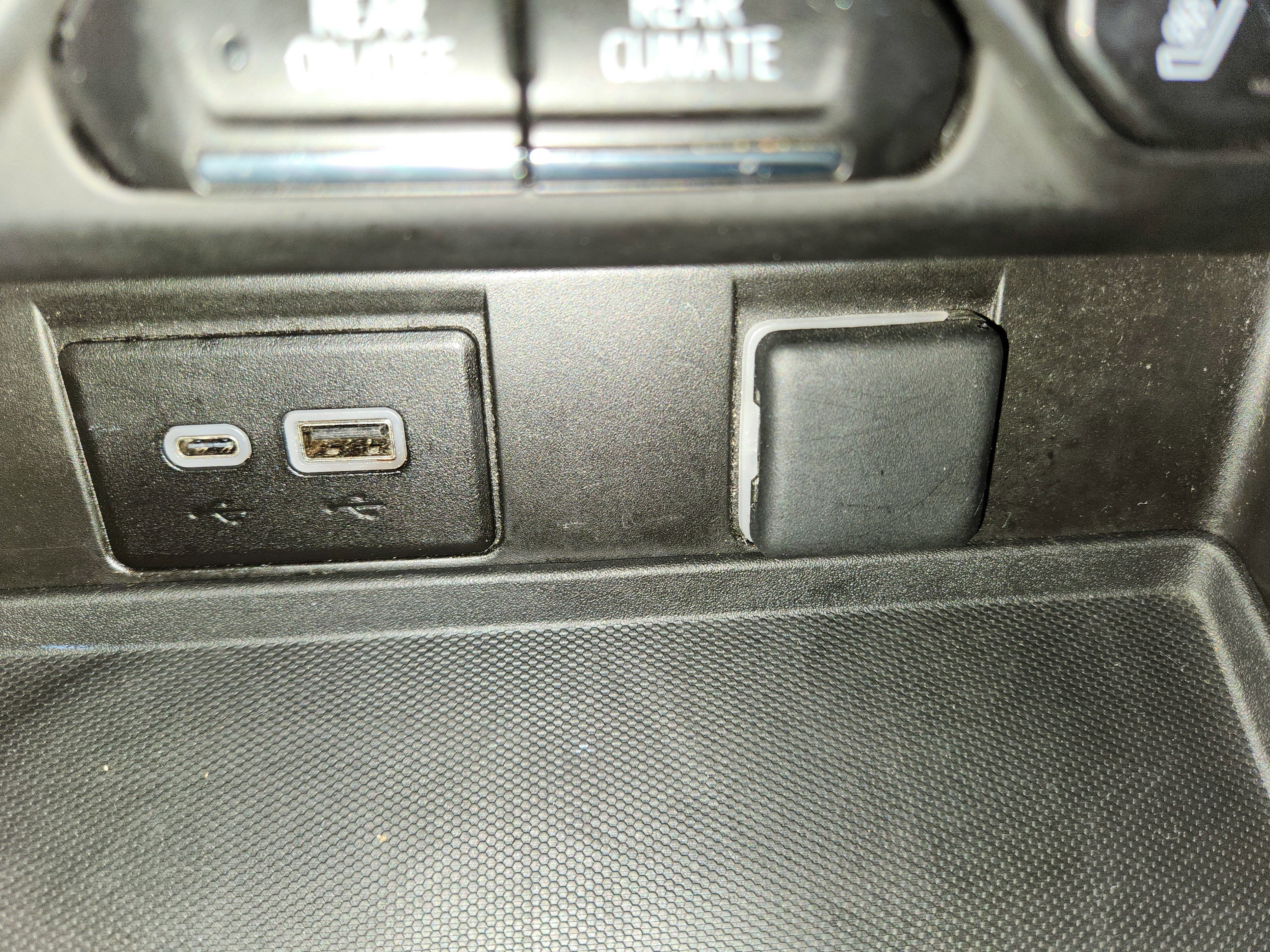 2023 Chevrolet Suburban 2WD Premier