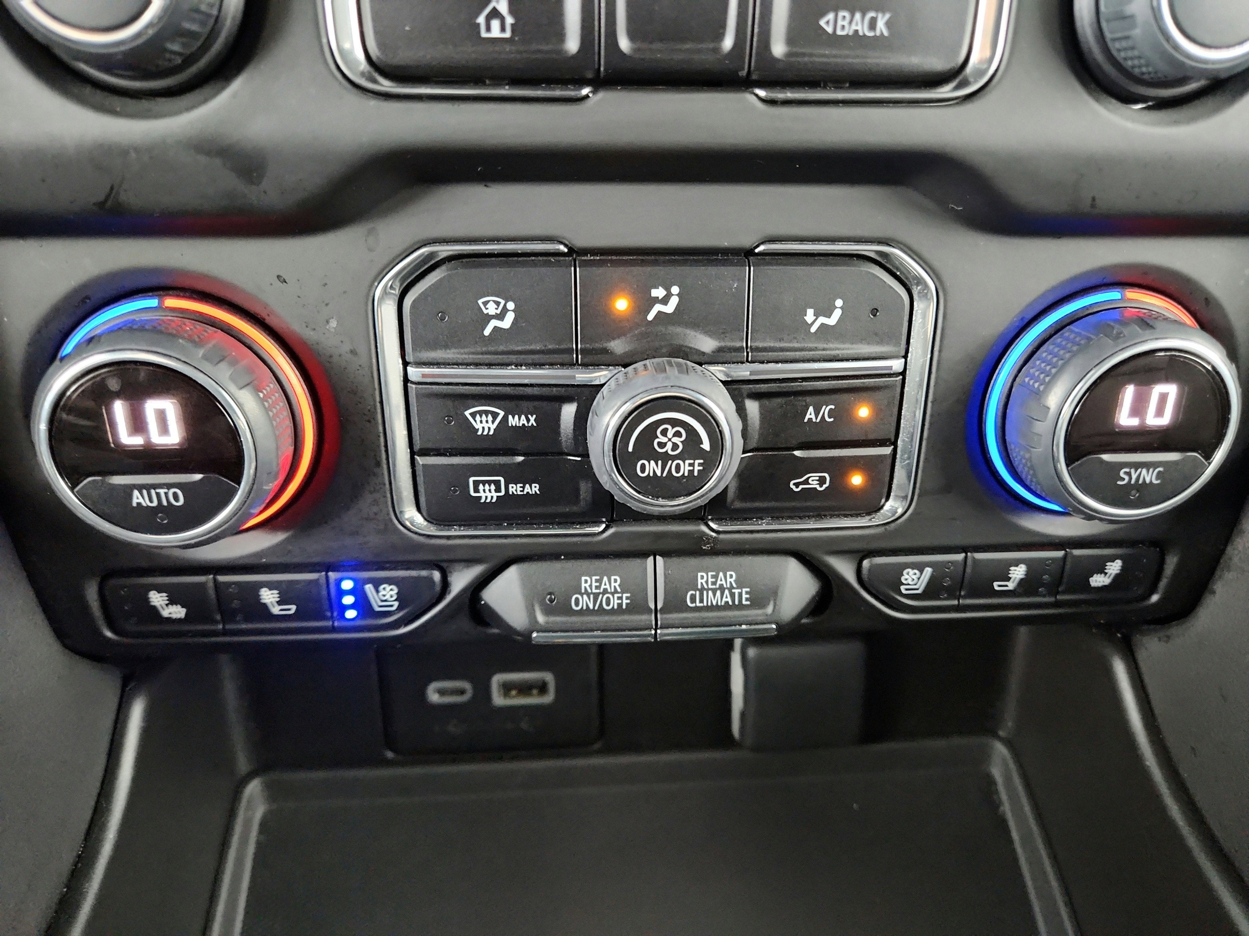 2023 Chevrolet Suburban 4WD Premier