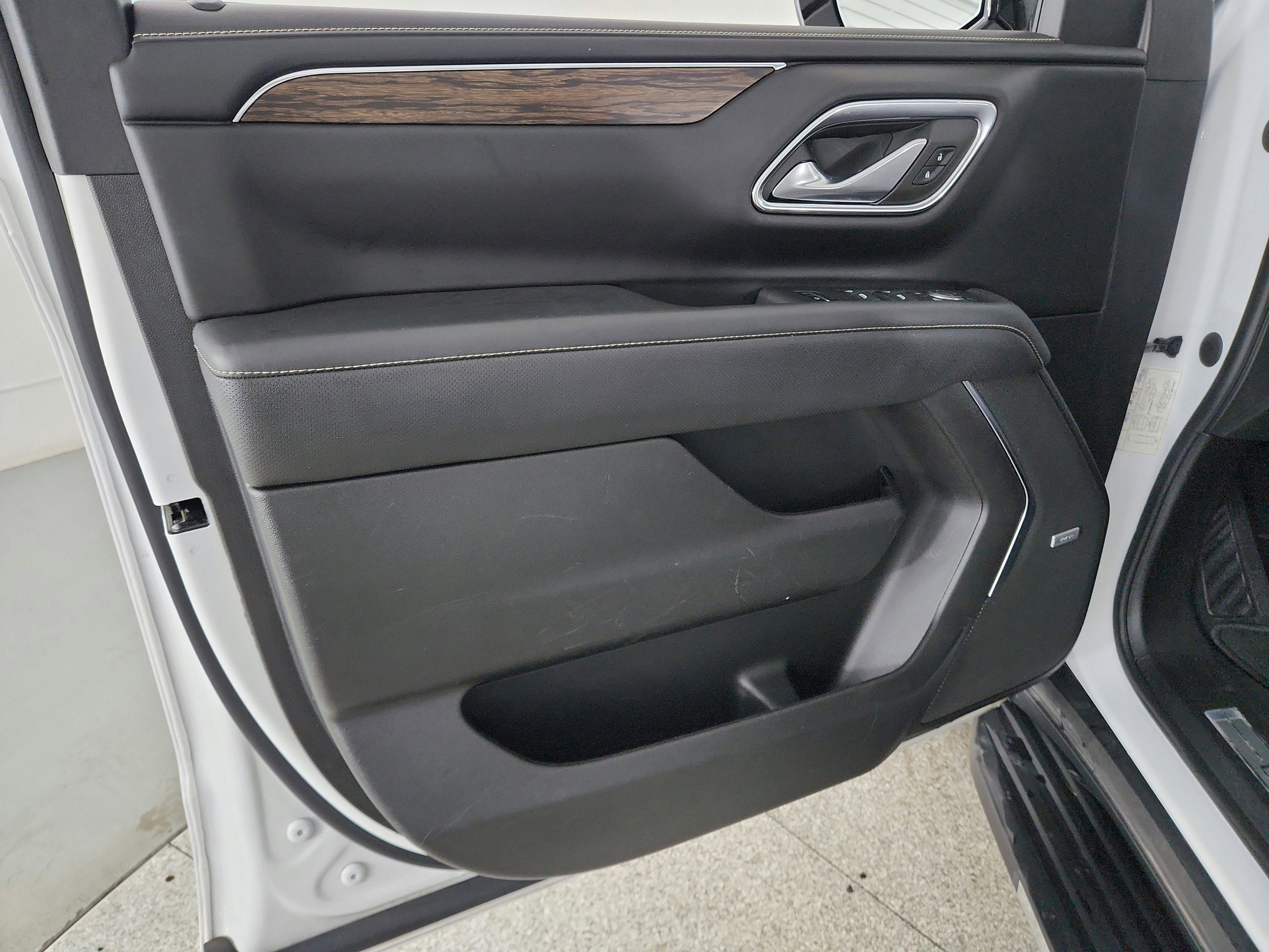 2023 Chevrolet Suburban 4WD Premier