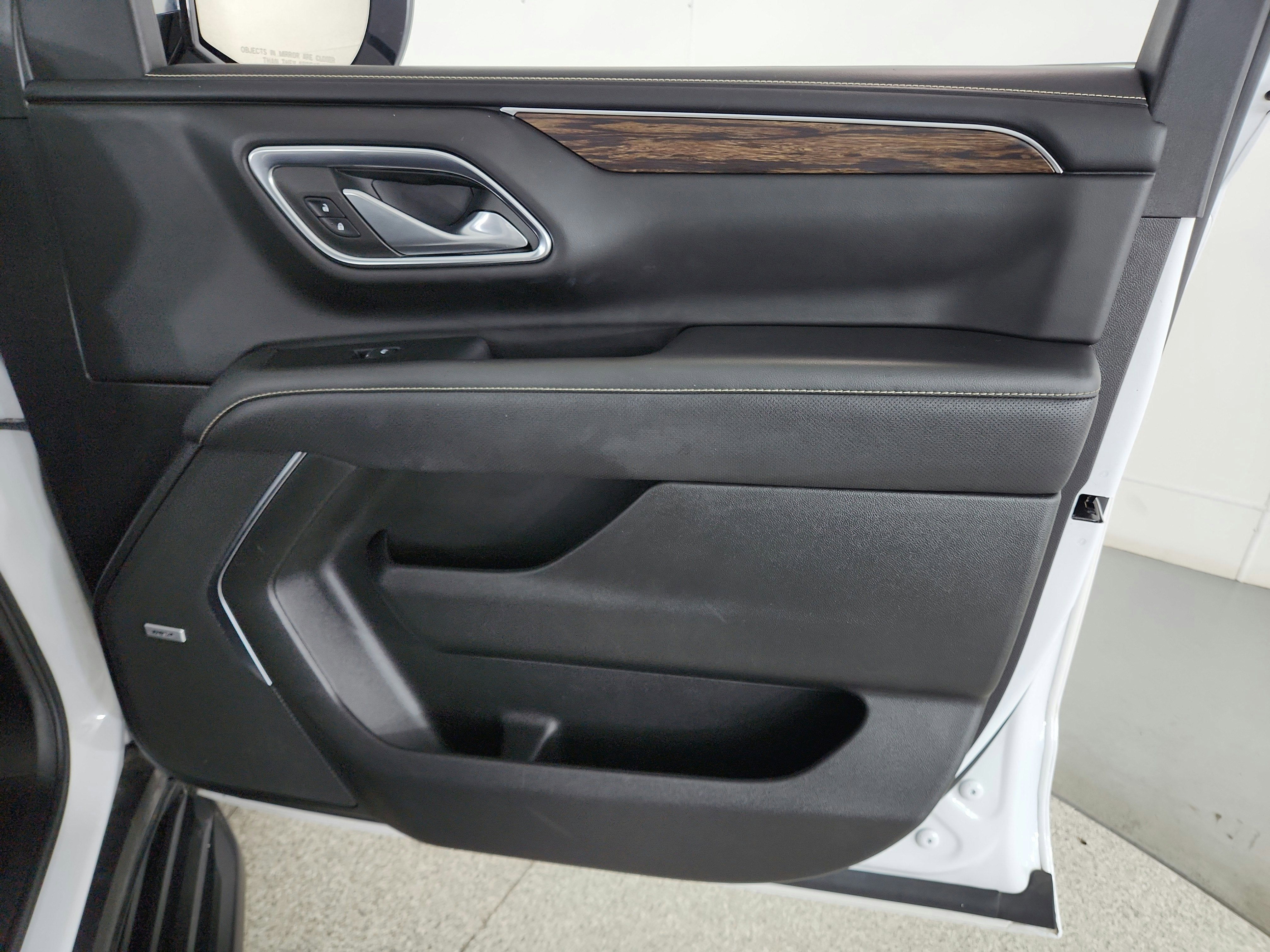 2023 Chevrolet Suburban 4WD Premier