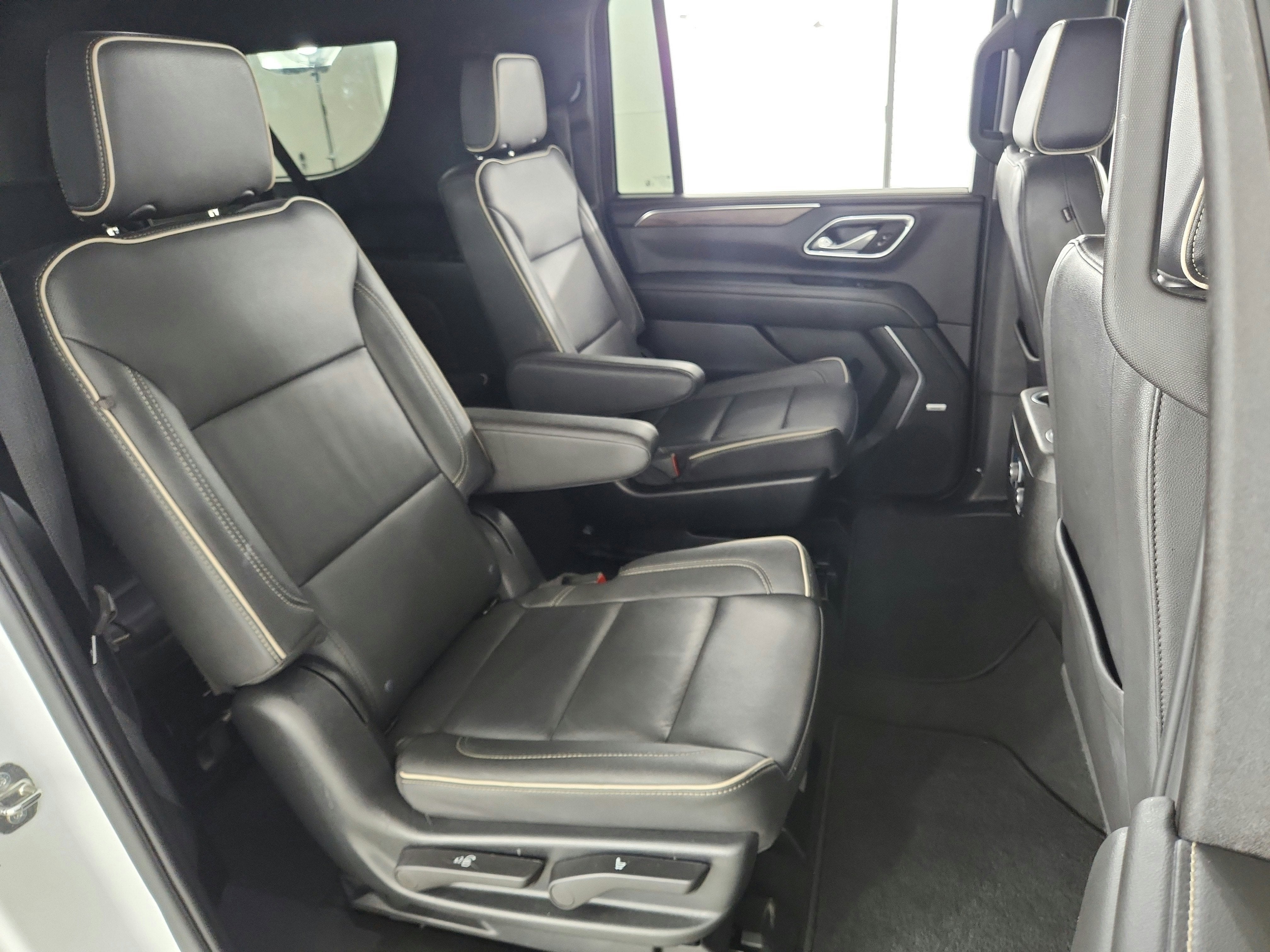 2023 Chevrolet Suburban 4WD Premier