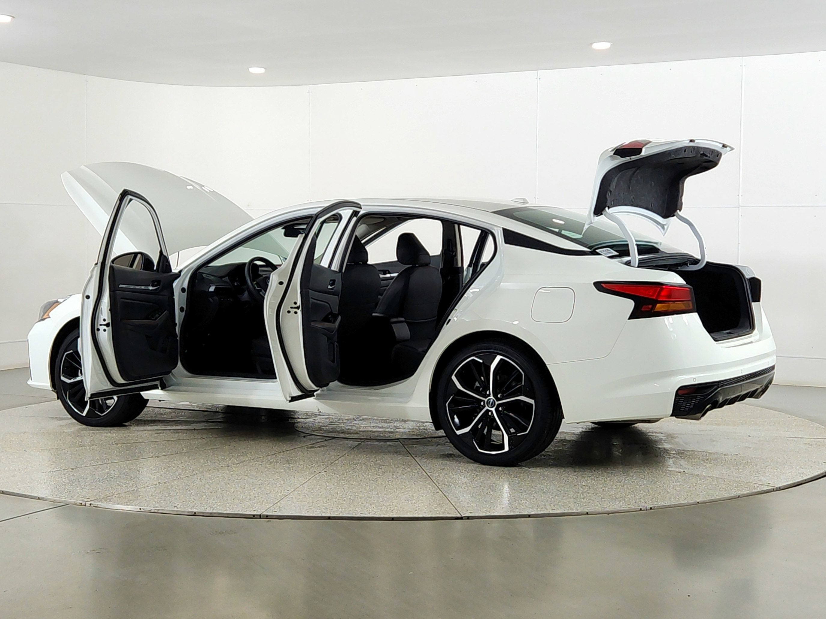 2025 Nissan Altima SR