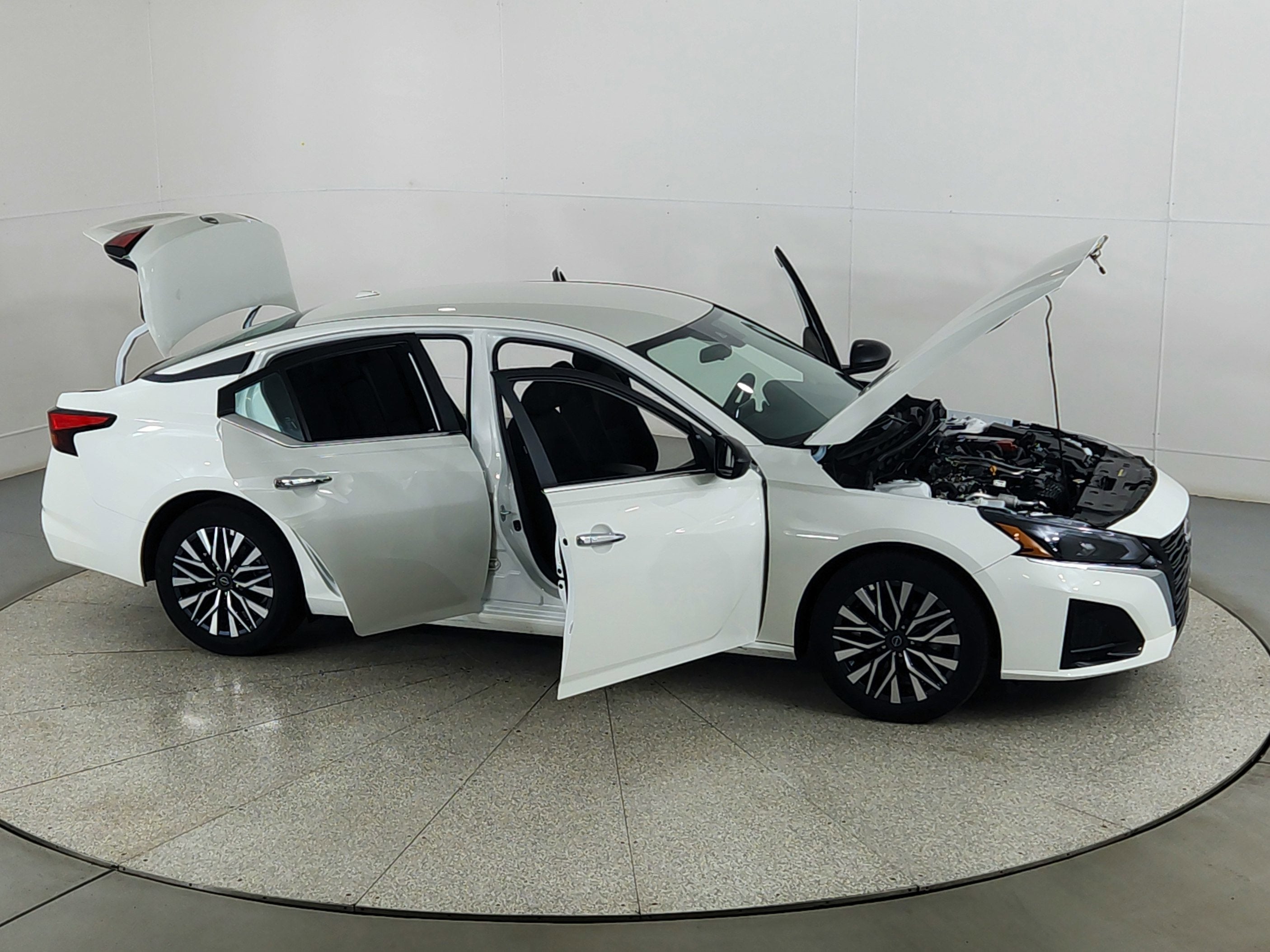 2025 Nissan Altima SV FWD