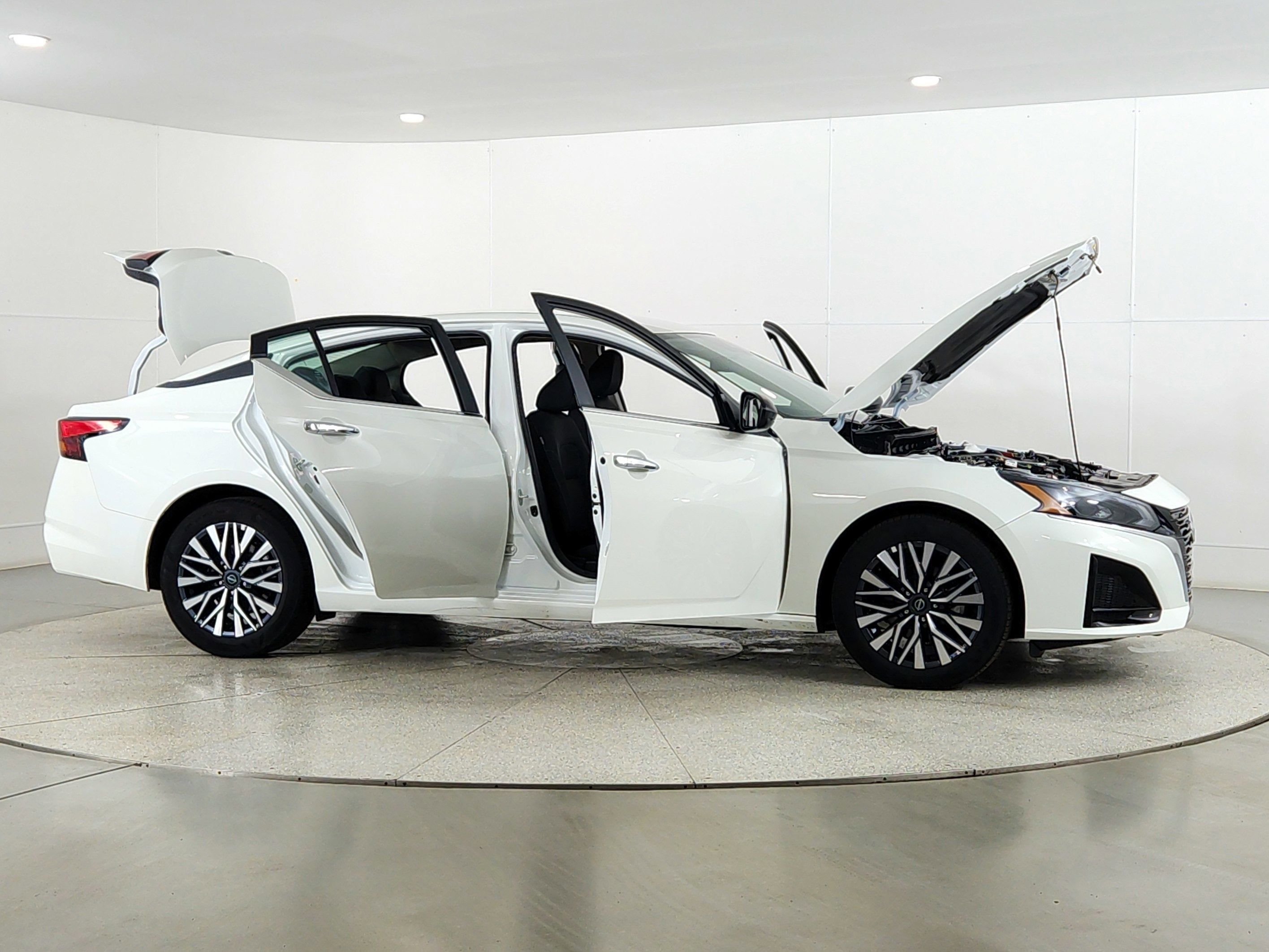 2025 Nissan Altima SV FWD