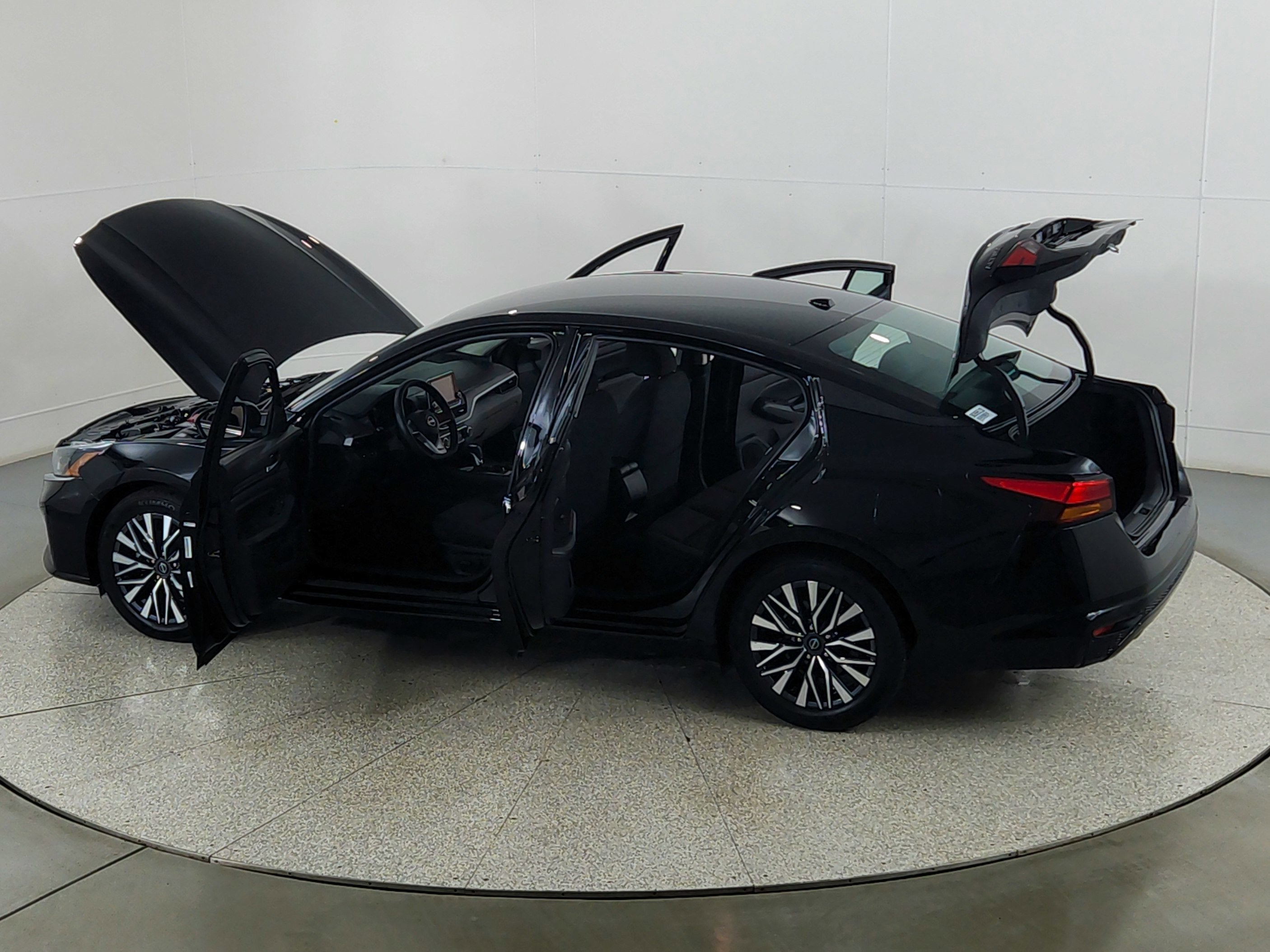 2025 Nissan Altima SV FWD