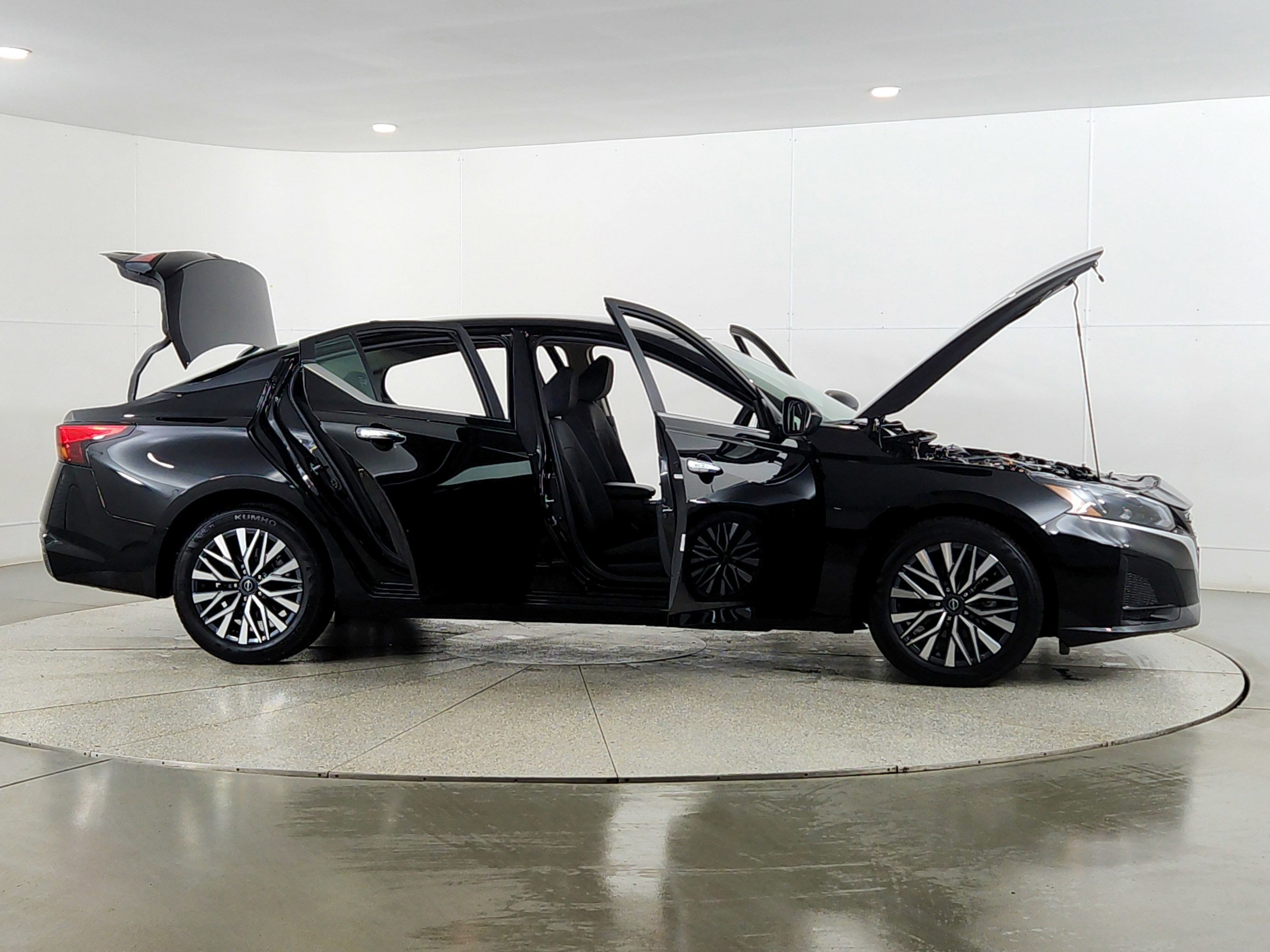 2025 Nissan Altima SV FWD