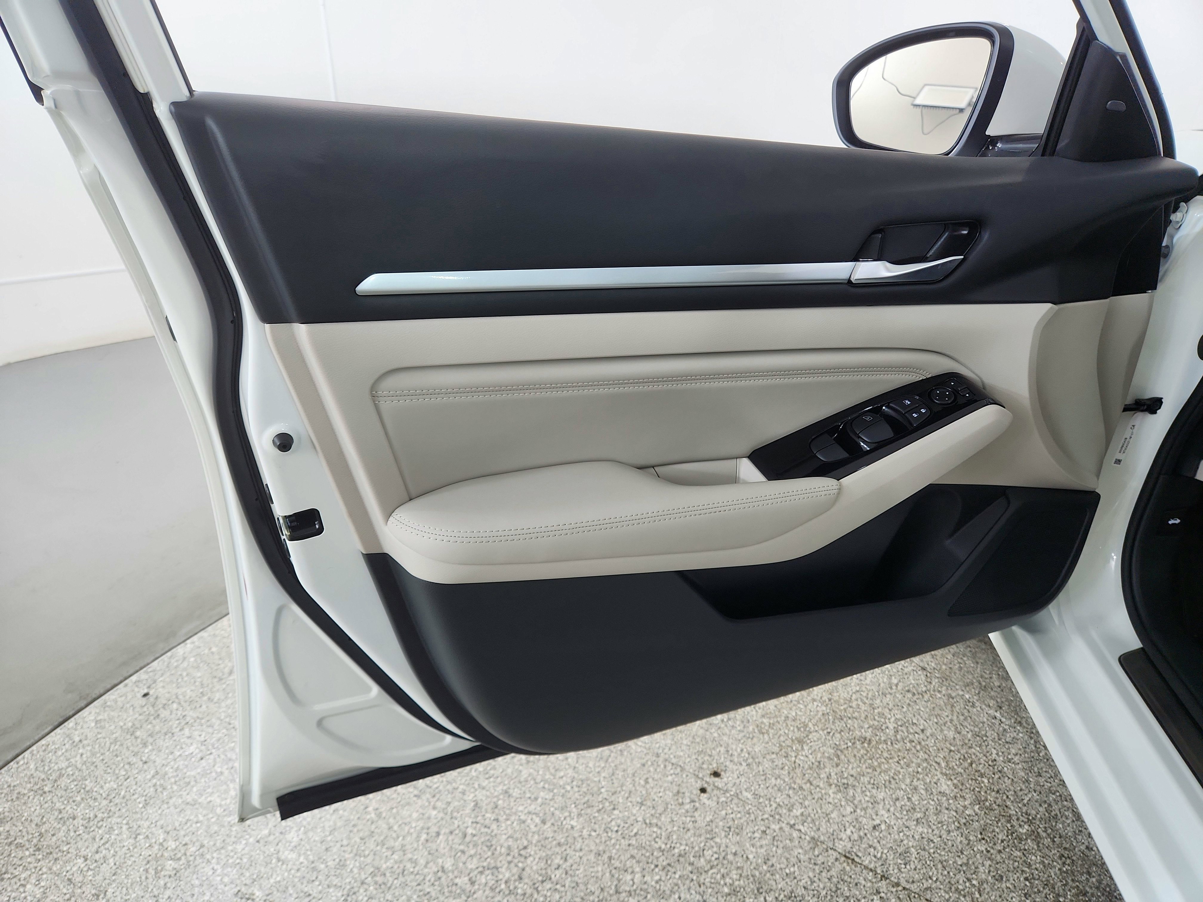 2023 Nissan Altima SL FWD