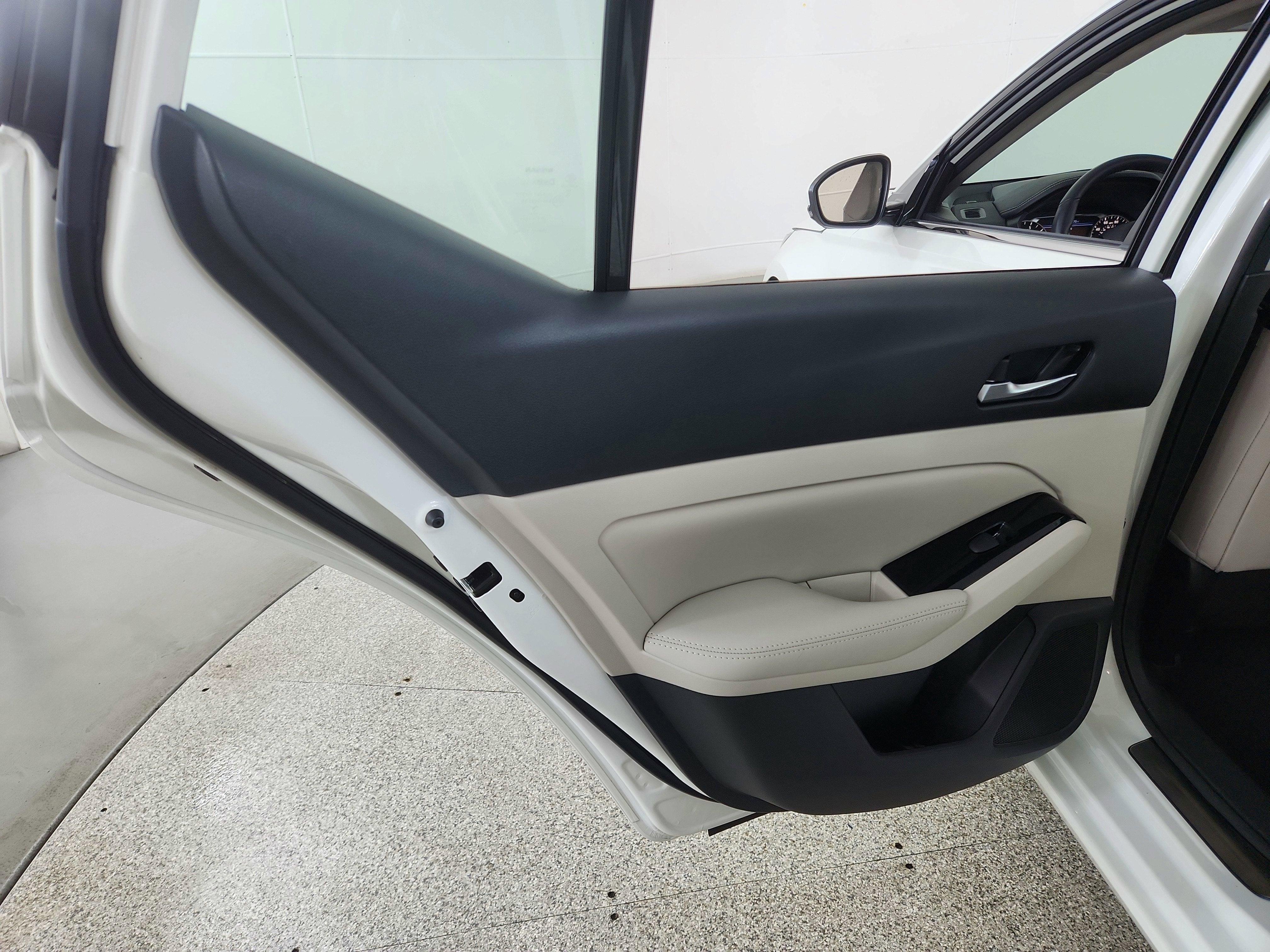 2023 Nissan Altima SL FWD