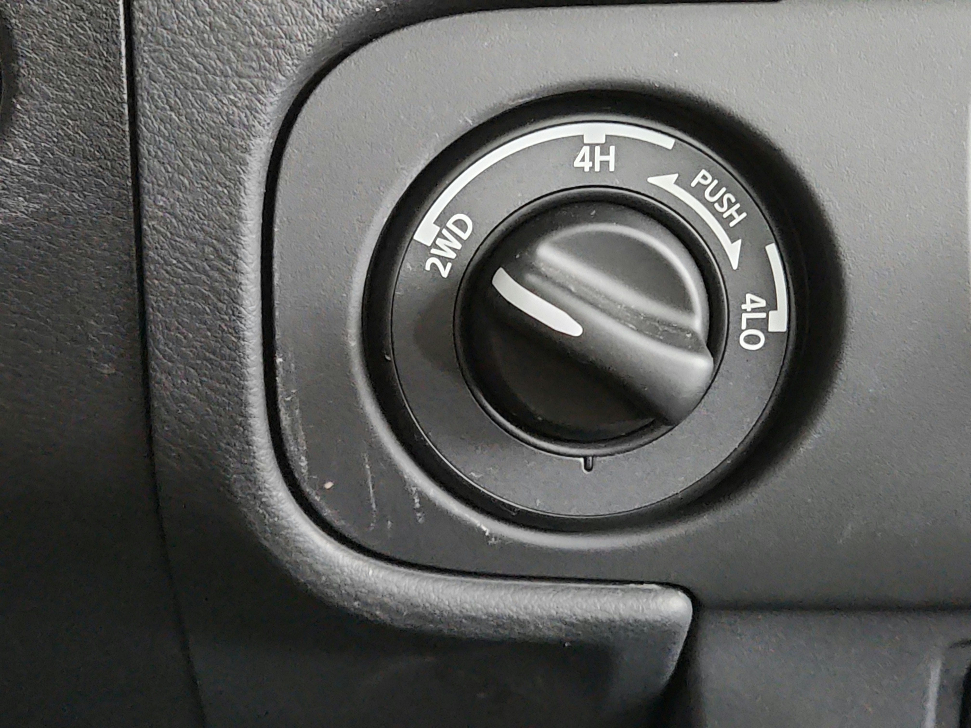 2025 Nissan Frontier Crew Cab SL 4x4