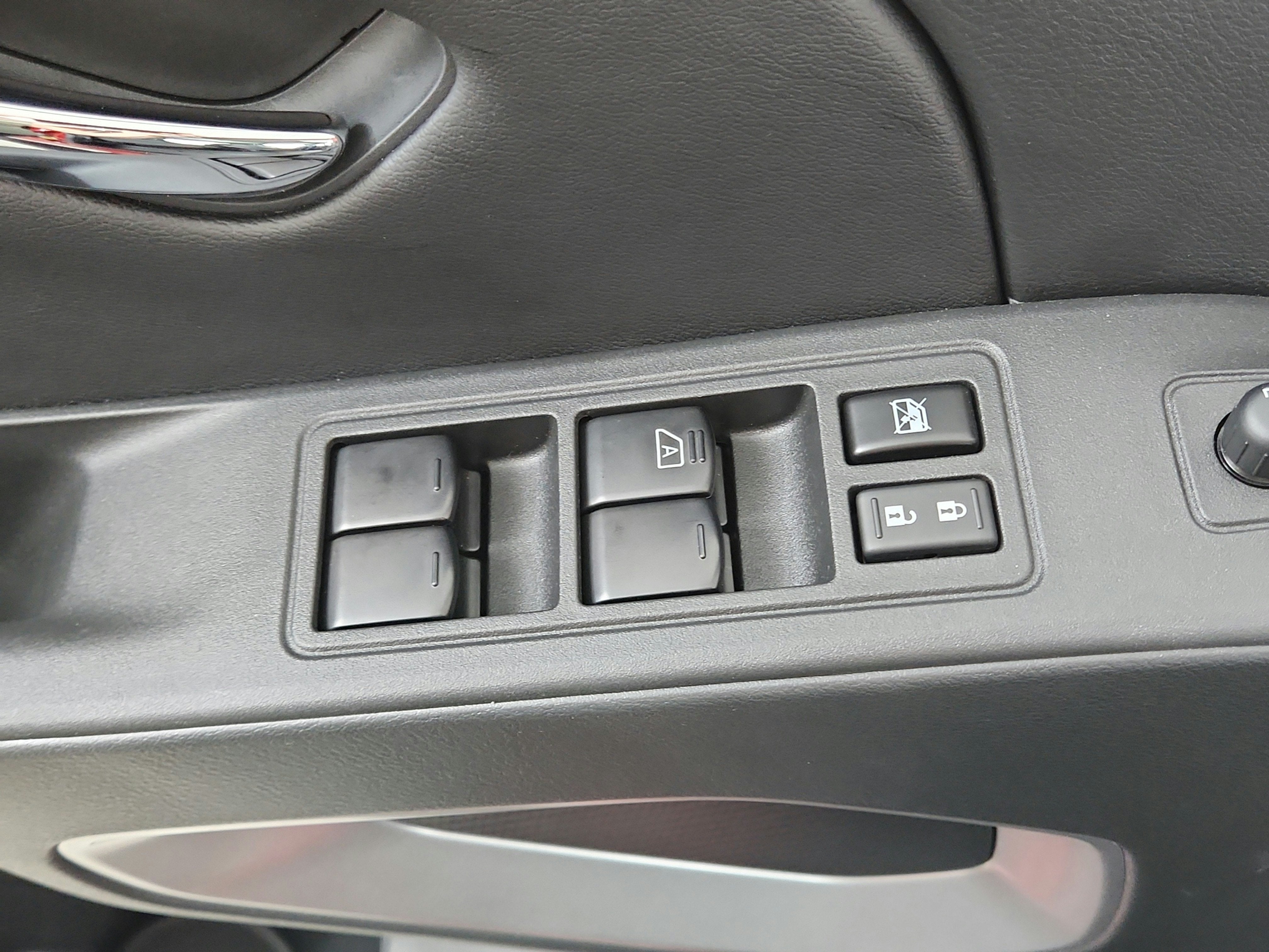 2025 Nissan Frontier Crew Cab SL 4x4
