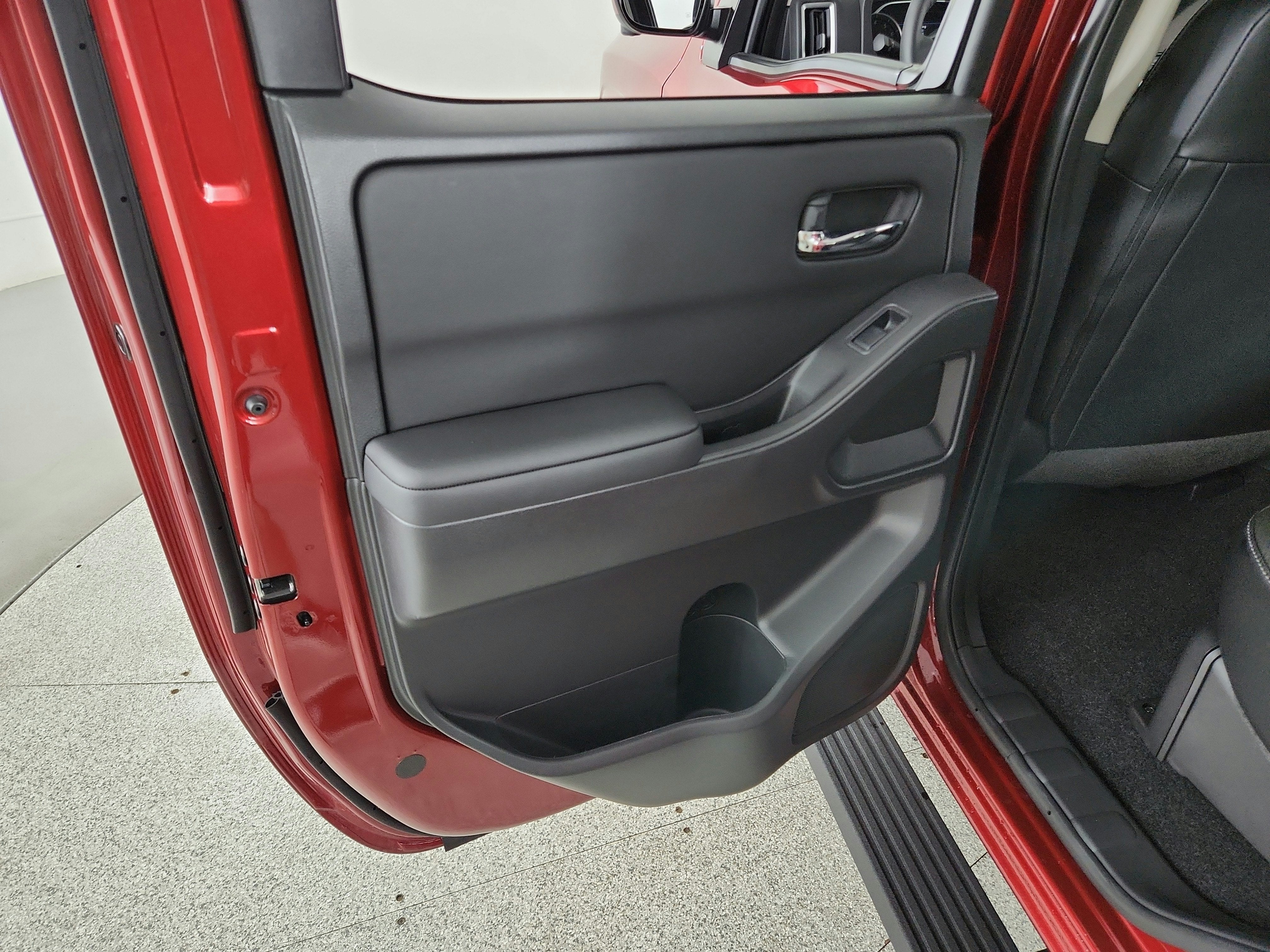 2025 Nissan Frontier Crew Cab SL 4x4