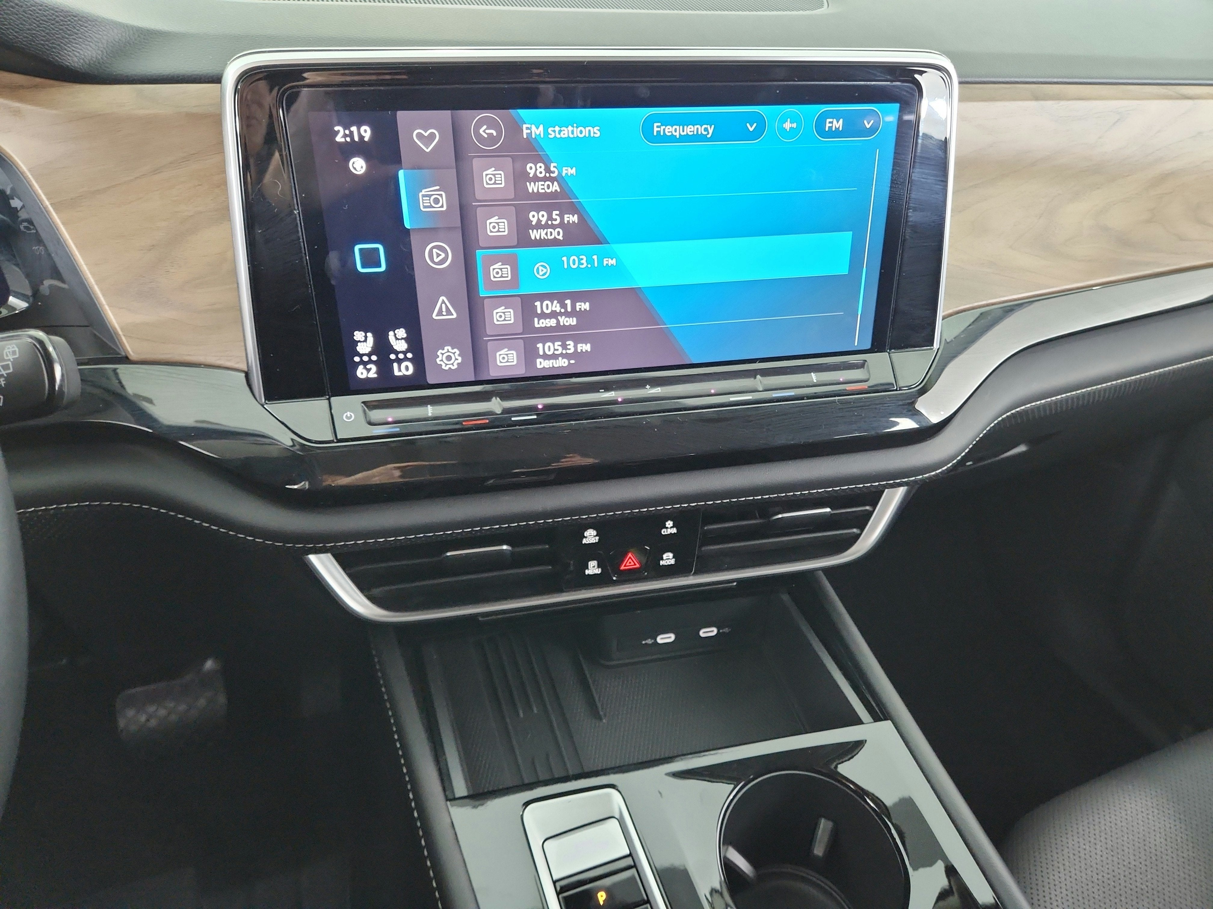 2025 Volkswagen Atlas 2.0T SE w/Technology