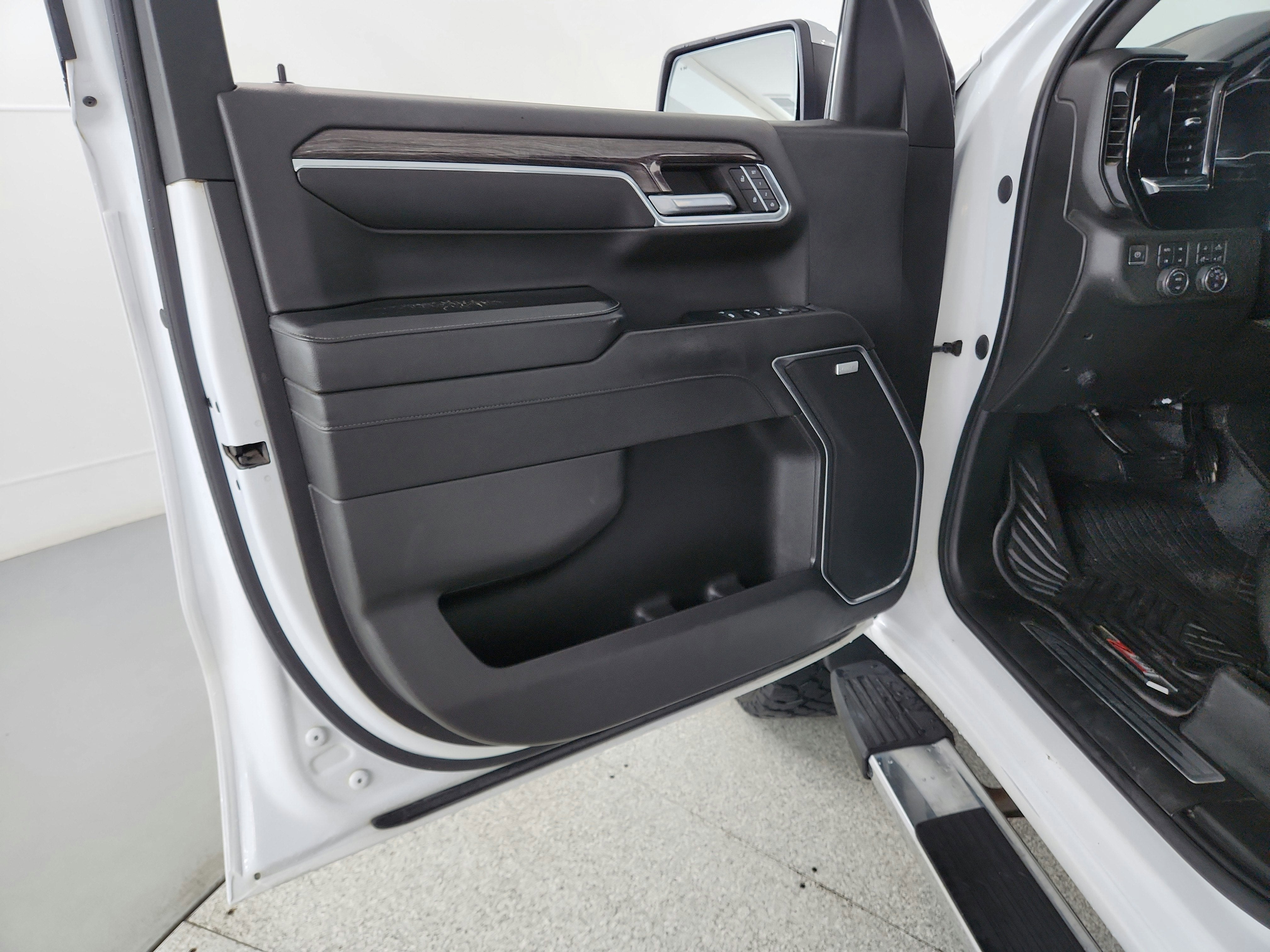 2023 Chevrolet Silverado 1500 4WD Crew Cab Short Bed LTZ