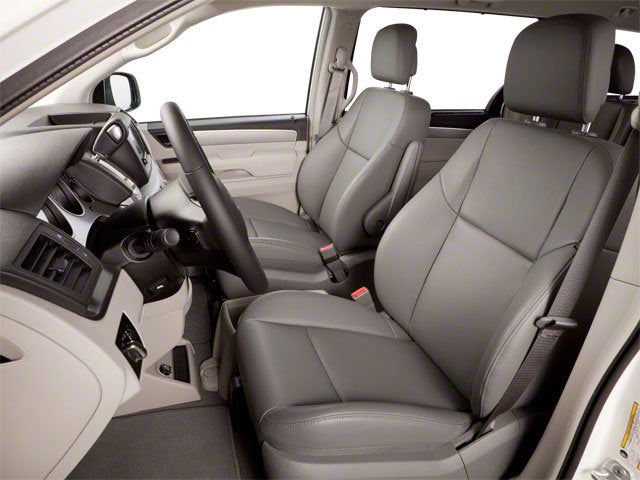 2010 Volkswagen Routan SE