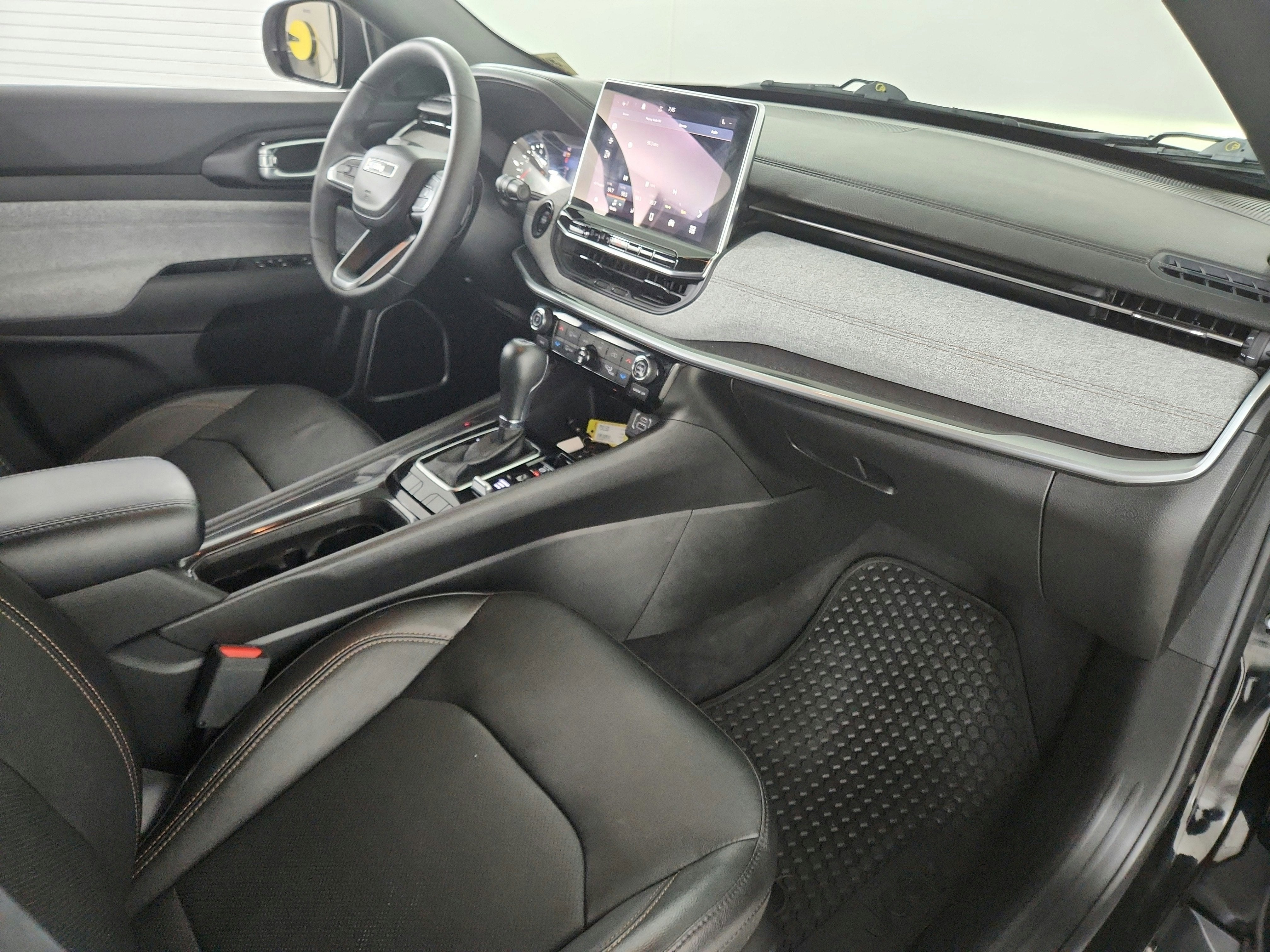 2023 Jeep Compass Latitude Lux FWD