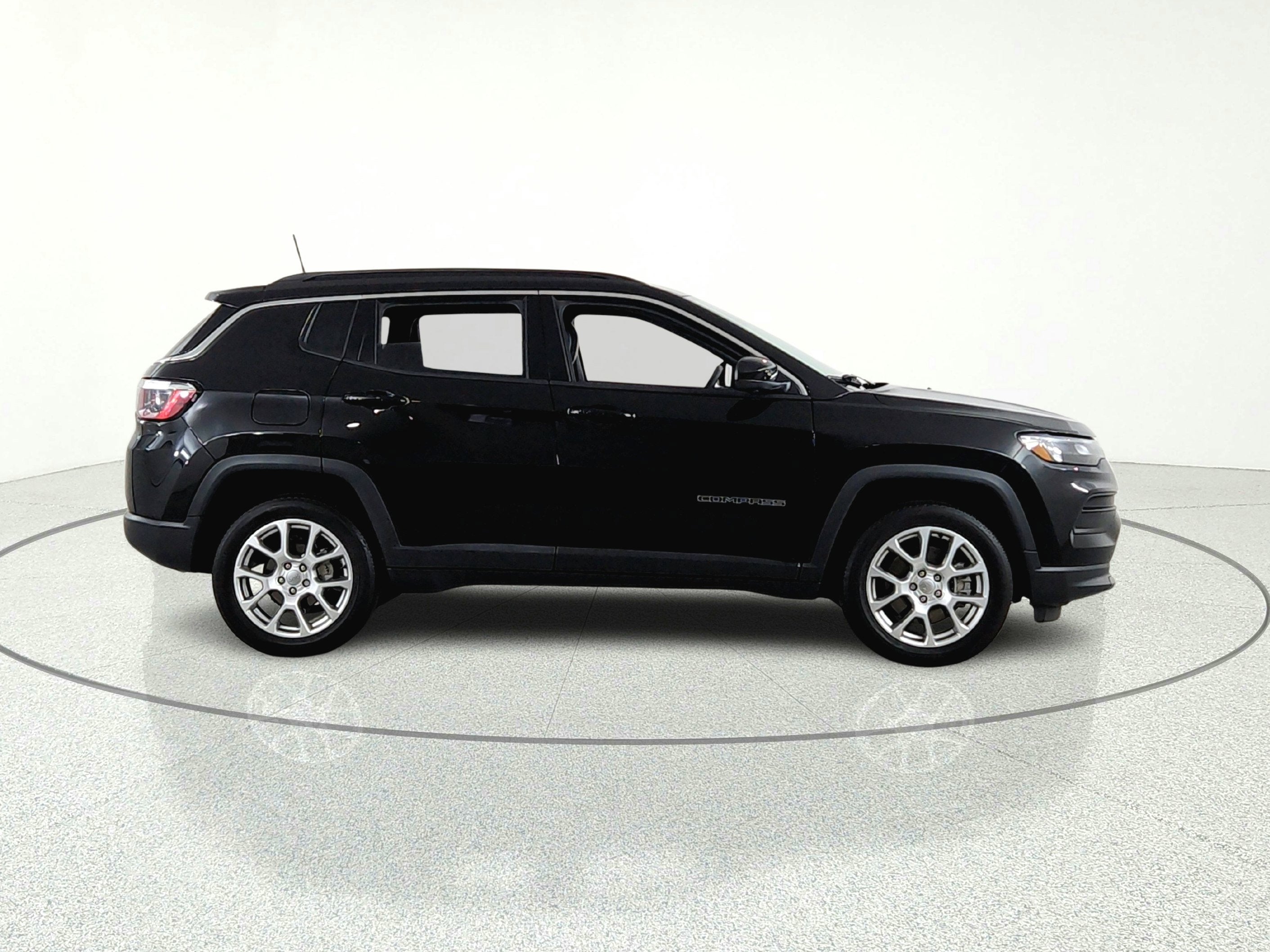 2023 Jeep Compass Latitude Lux FWD