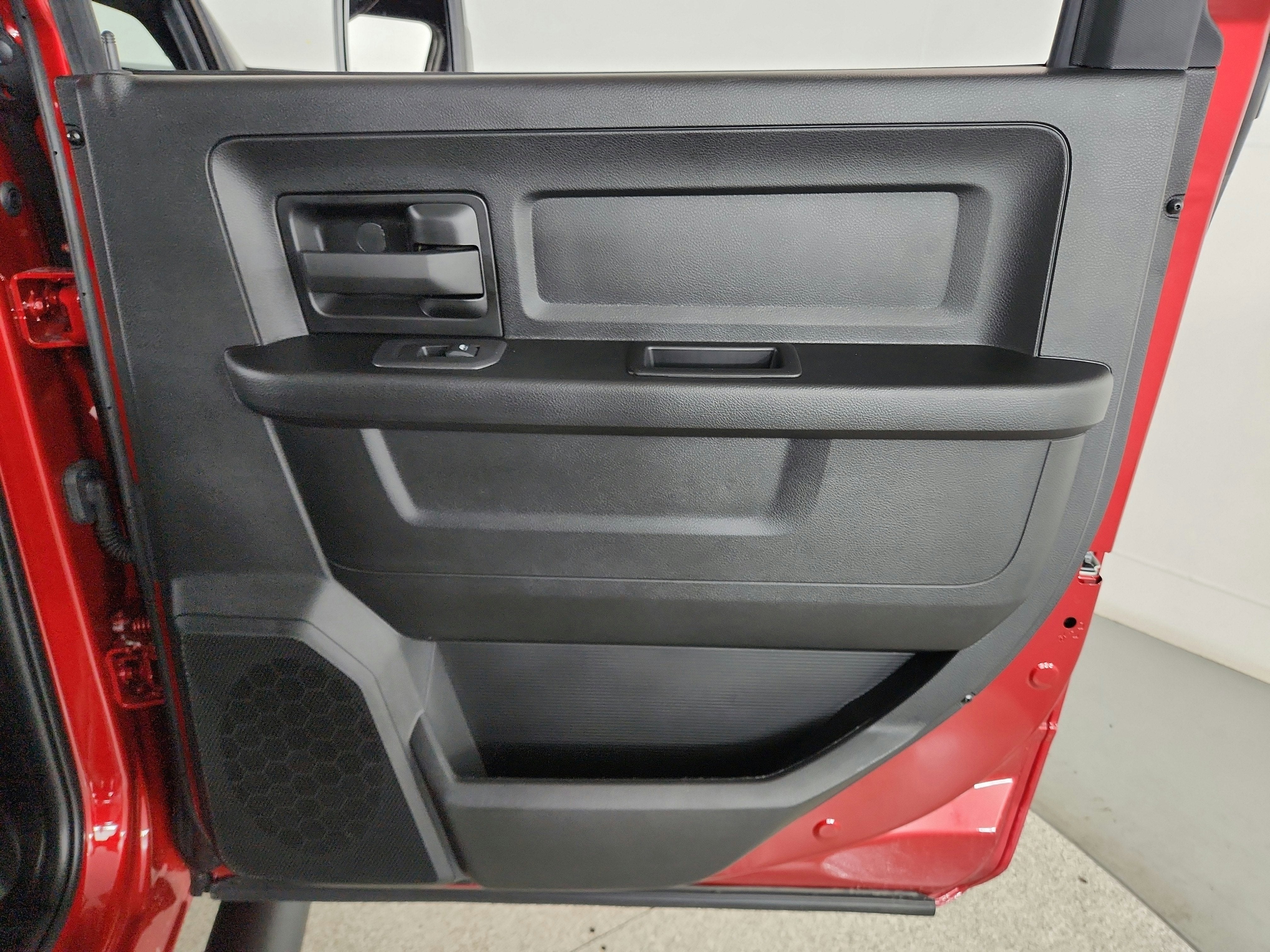 2025 RAM 2500 Tradesman Crew Cab 4x4 6'4' Box