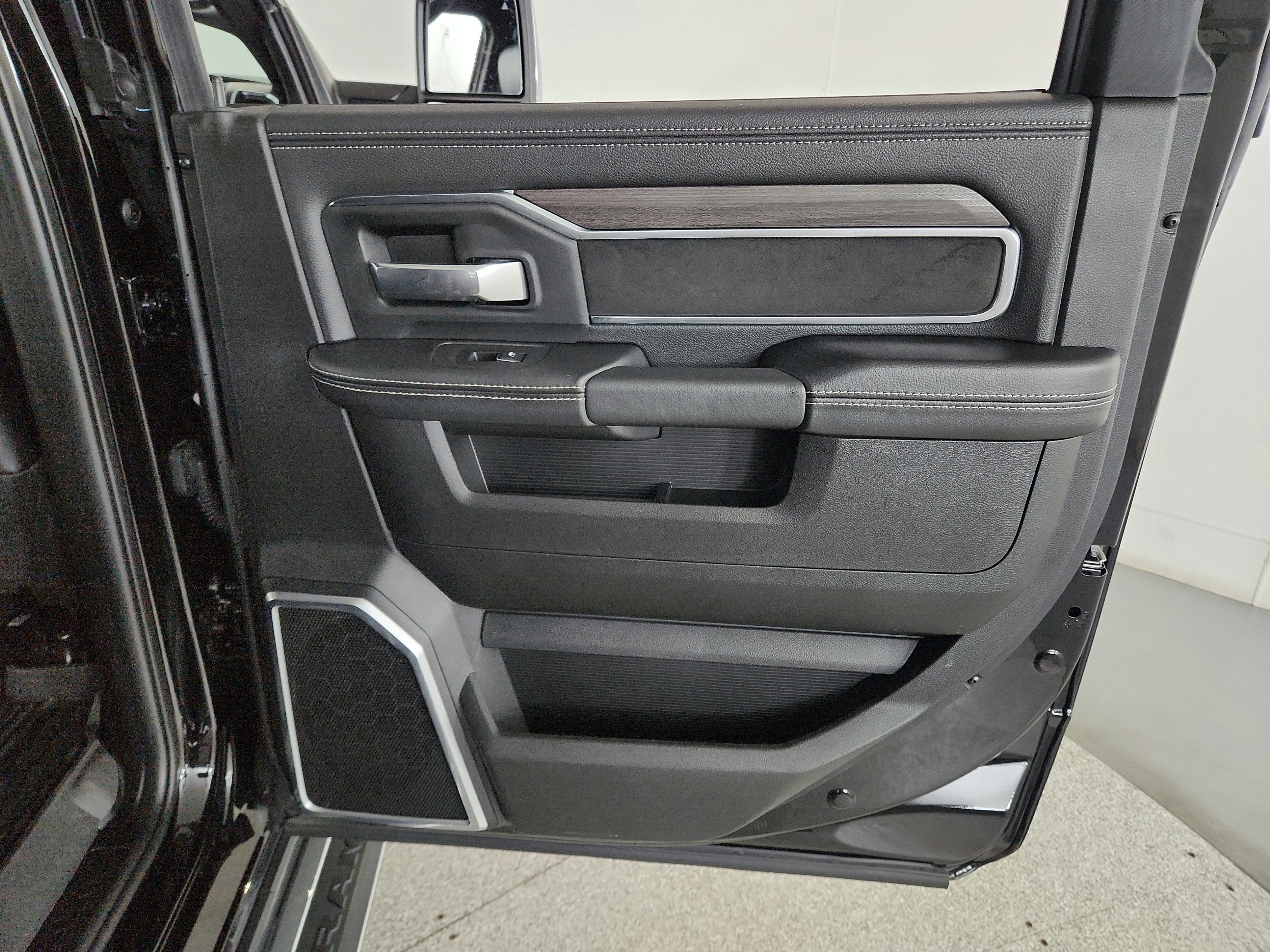 2025 RAM 2500 Laramie Crew Cab 4x4 6'4' Box