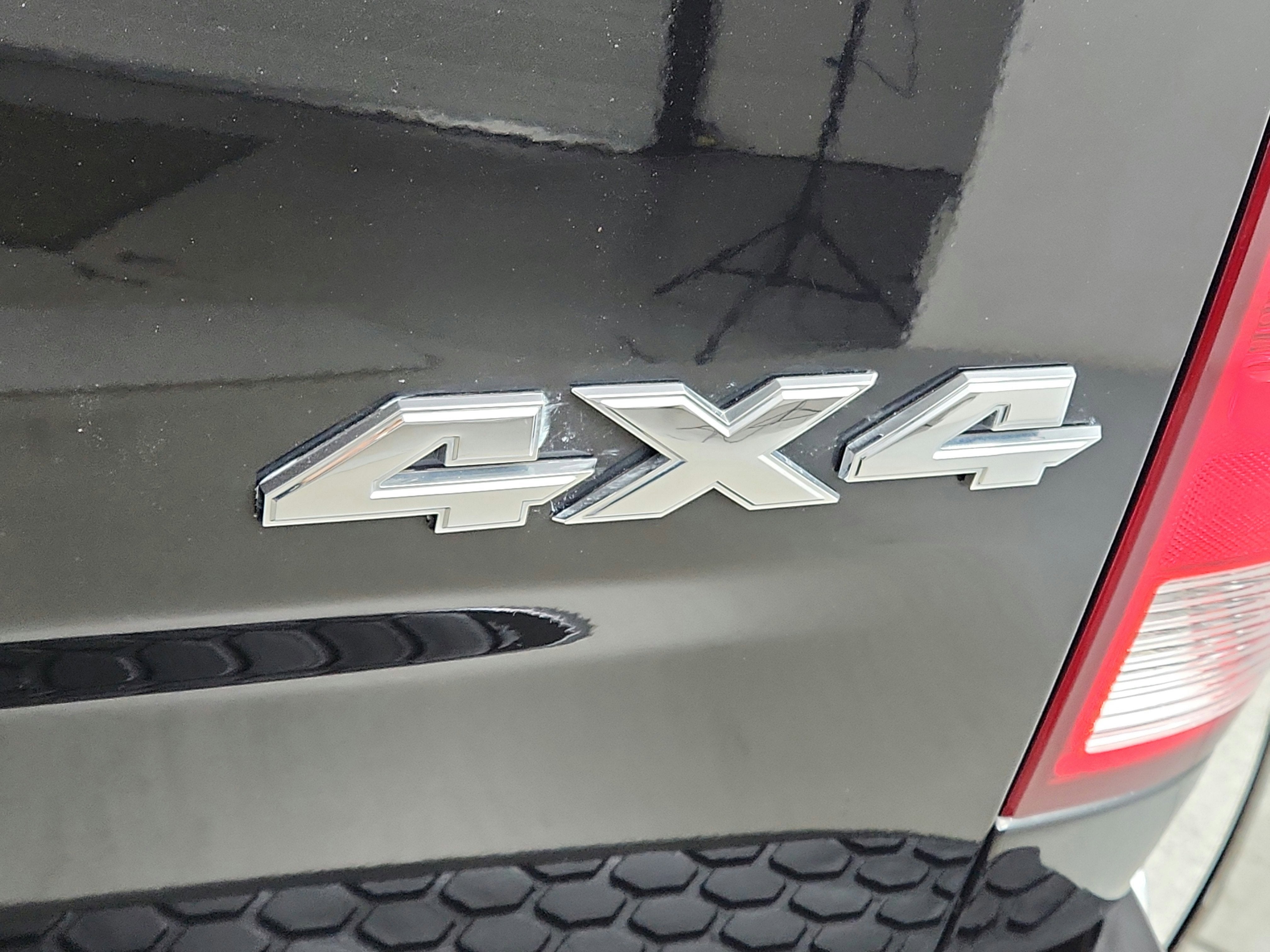 2019 RAM 1500 Classic SLT Crew Cab 4x4 5'7' Box