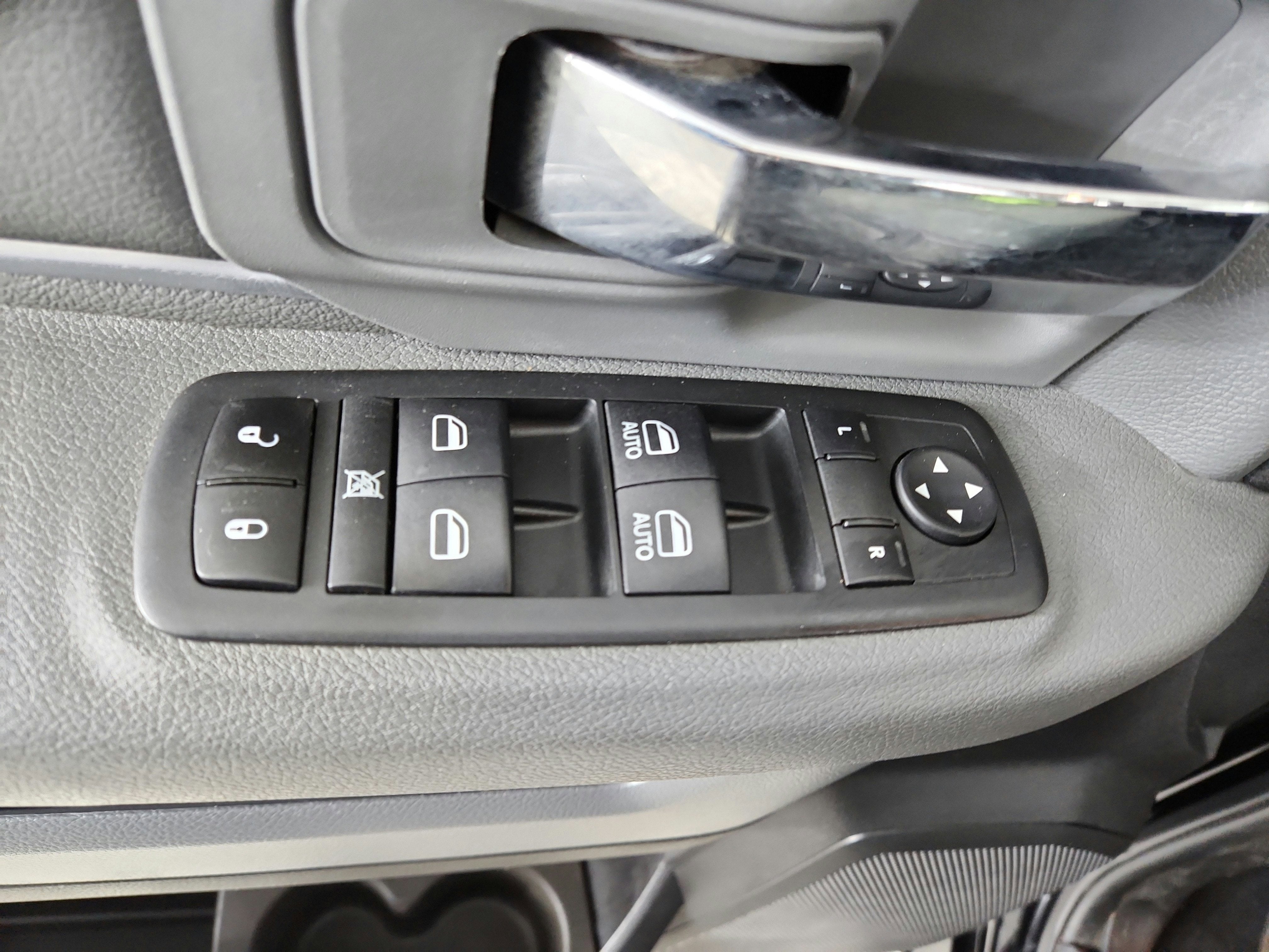 2019 RAM 1500 Classic SLT Crew Cab 4x4 5'7' Box