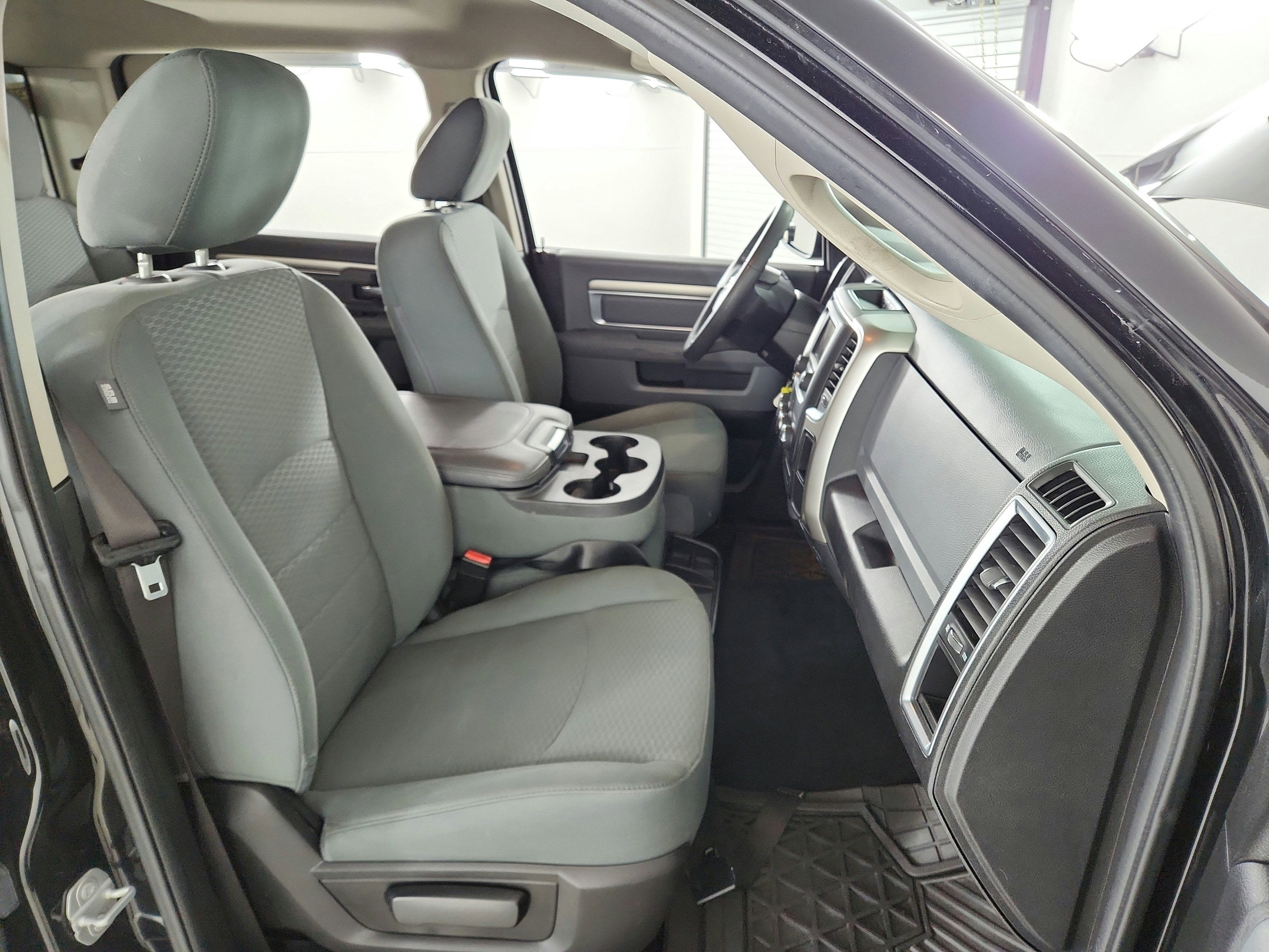 2019 RAM 1500 Classic SLT Crew Cab 4x4 5'7' Box