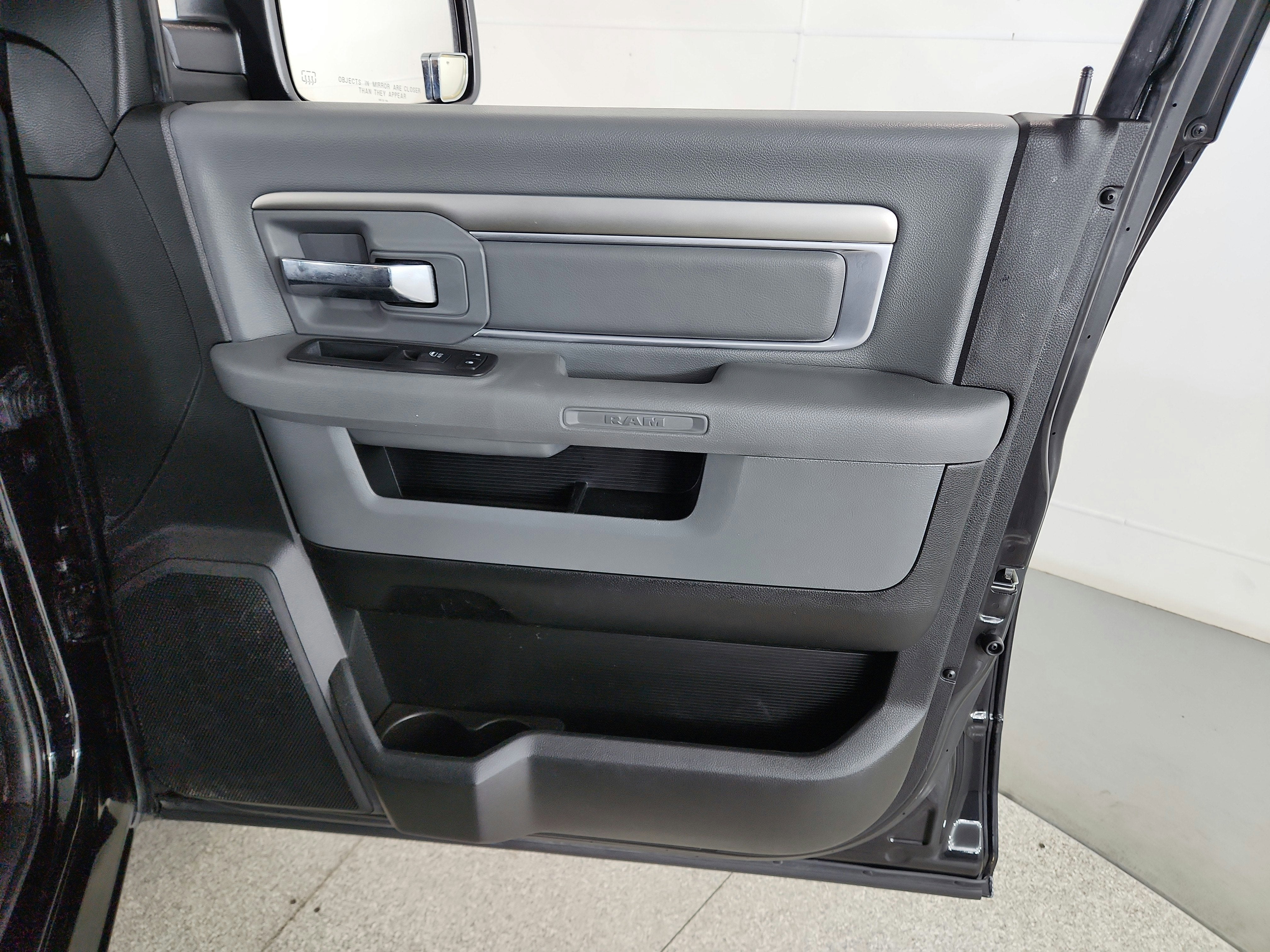 2019 RAM 1500 Classic SLT Crew Cab 4x4 5'7' Box