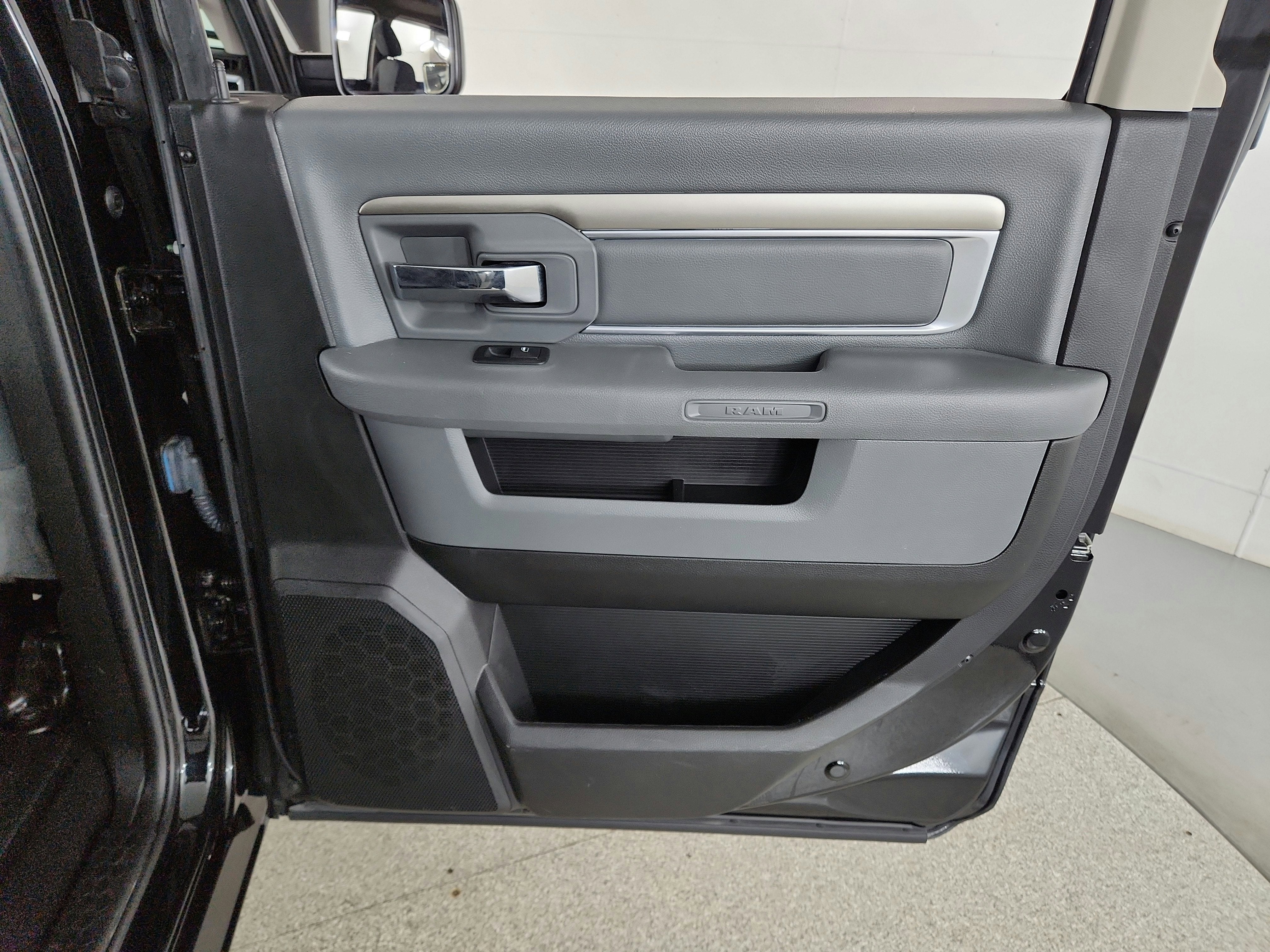 2019 RAM 1500 Classic SLT Crew Cab 4x4 5'7' Box