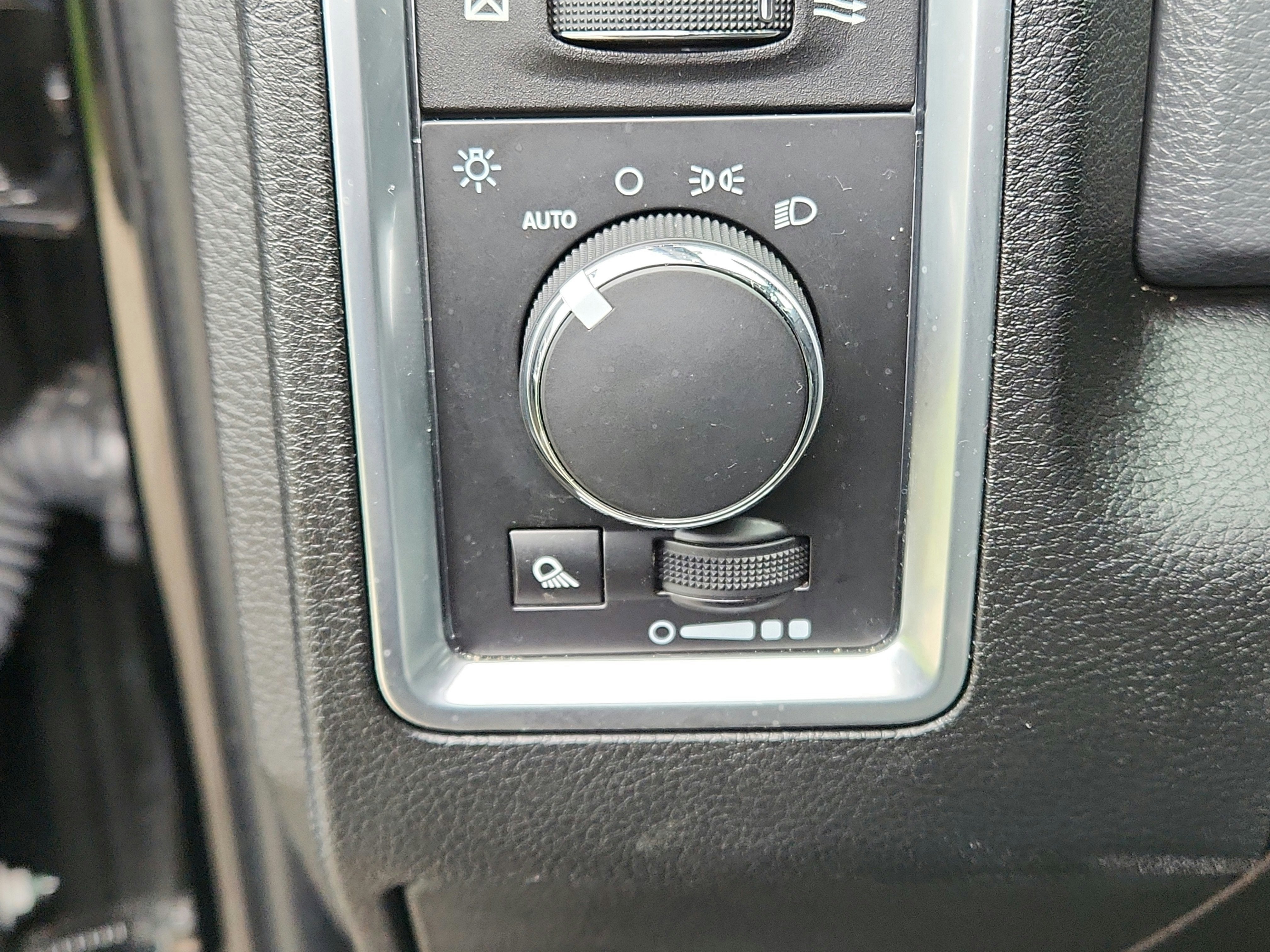 2019 RAM 1500 Classic SLT Crew Cab 4x4 5'7' Box