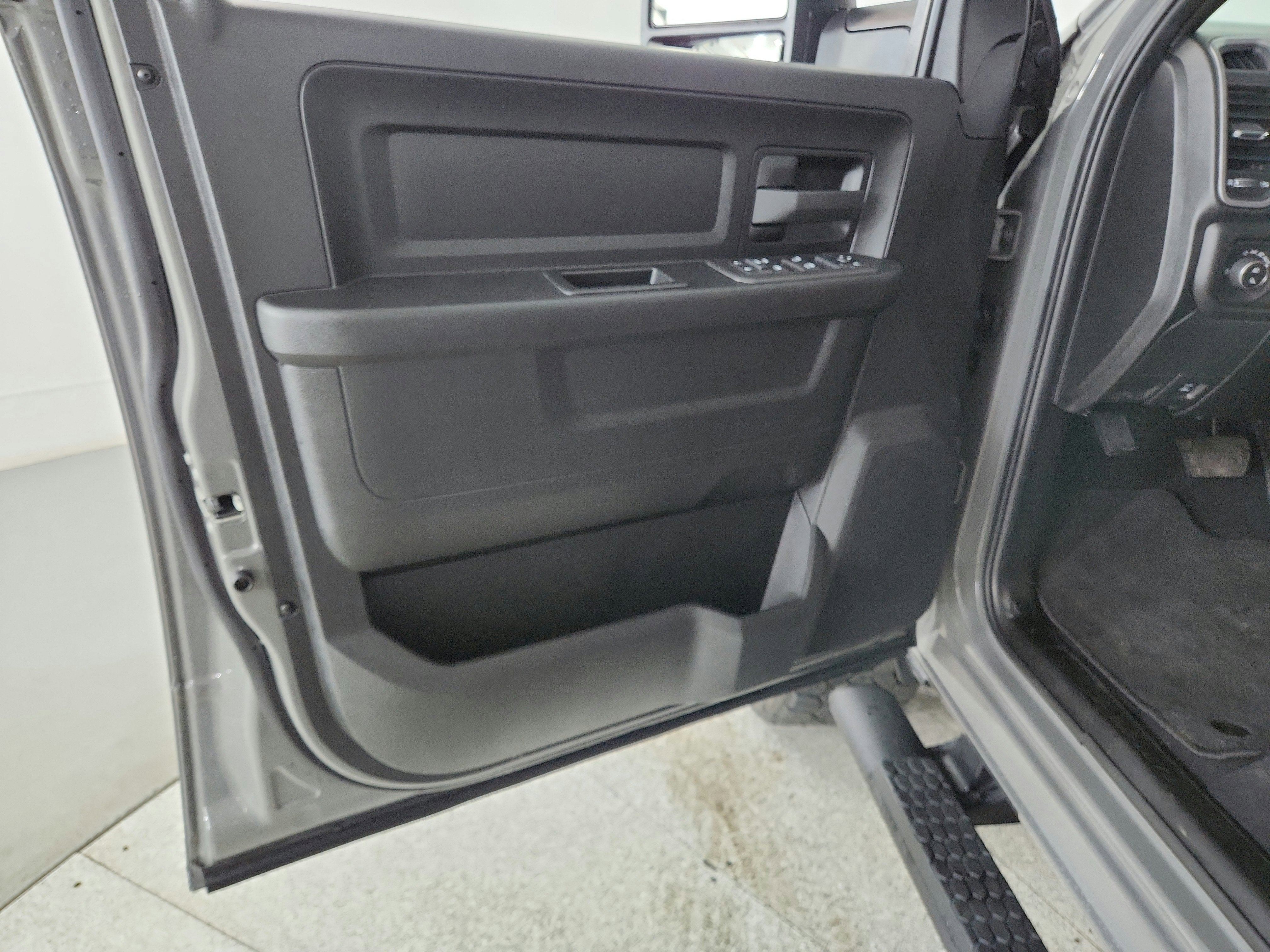 2026 RAM 2500 Tradesman Crew Cab 4x4 6'4' Box