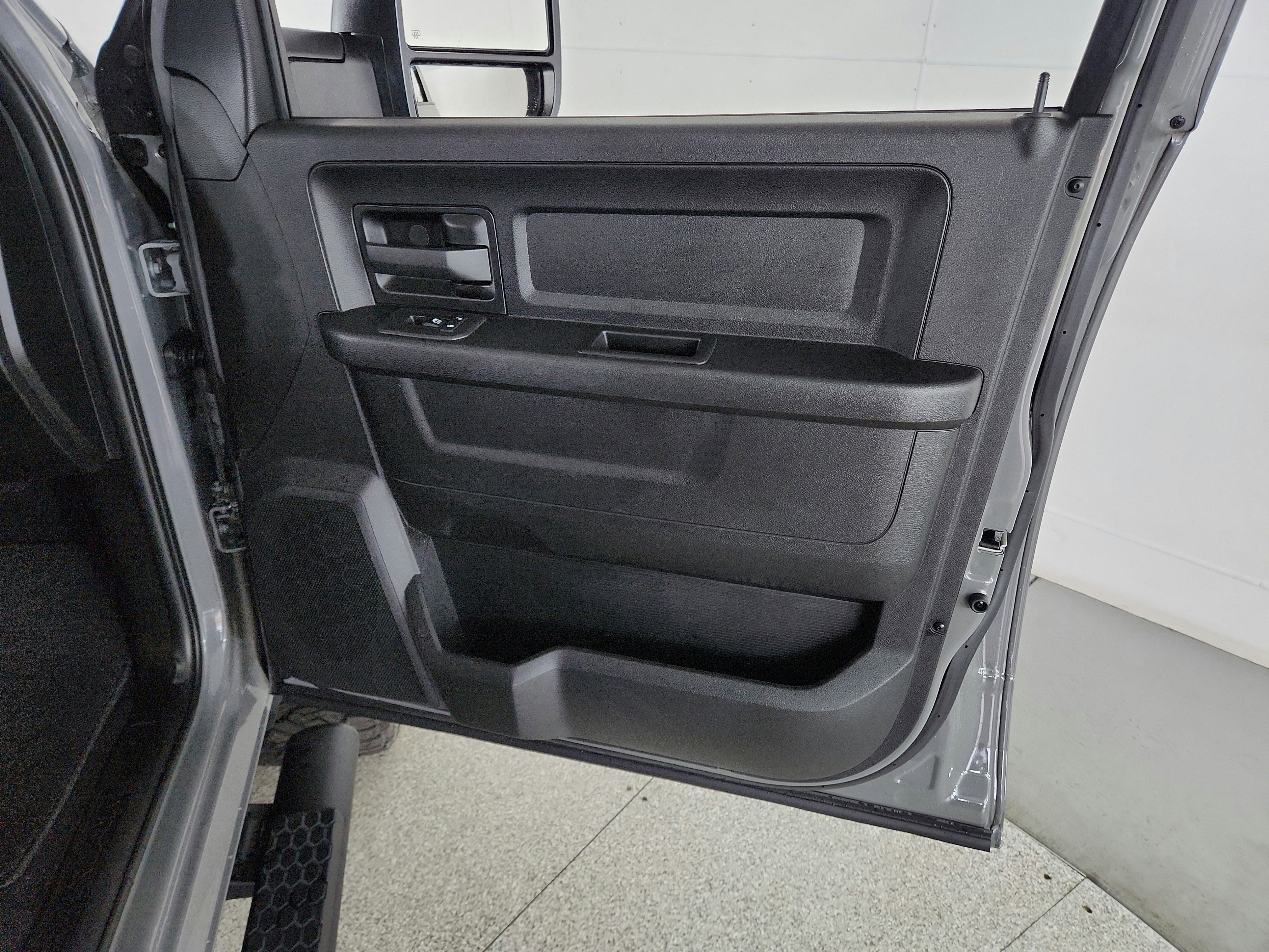 2026 RAM 2500 Tradesman Crew Cab 4x4 6'4' Box