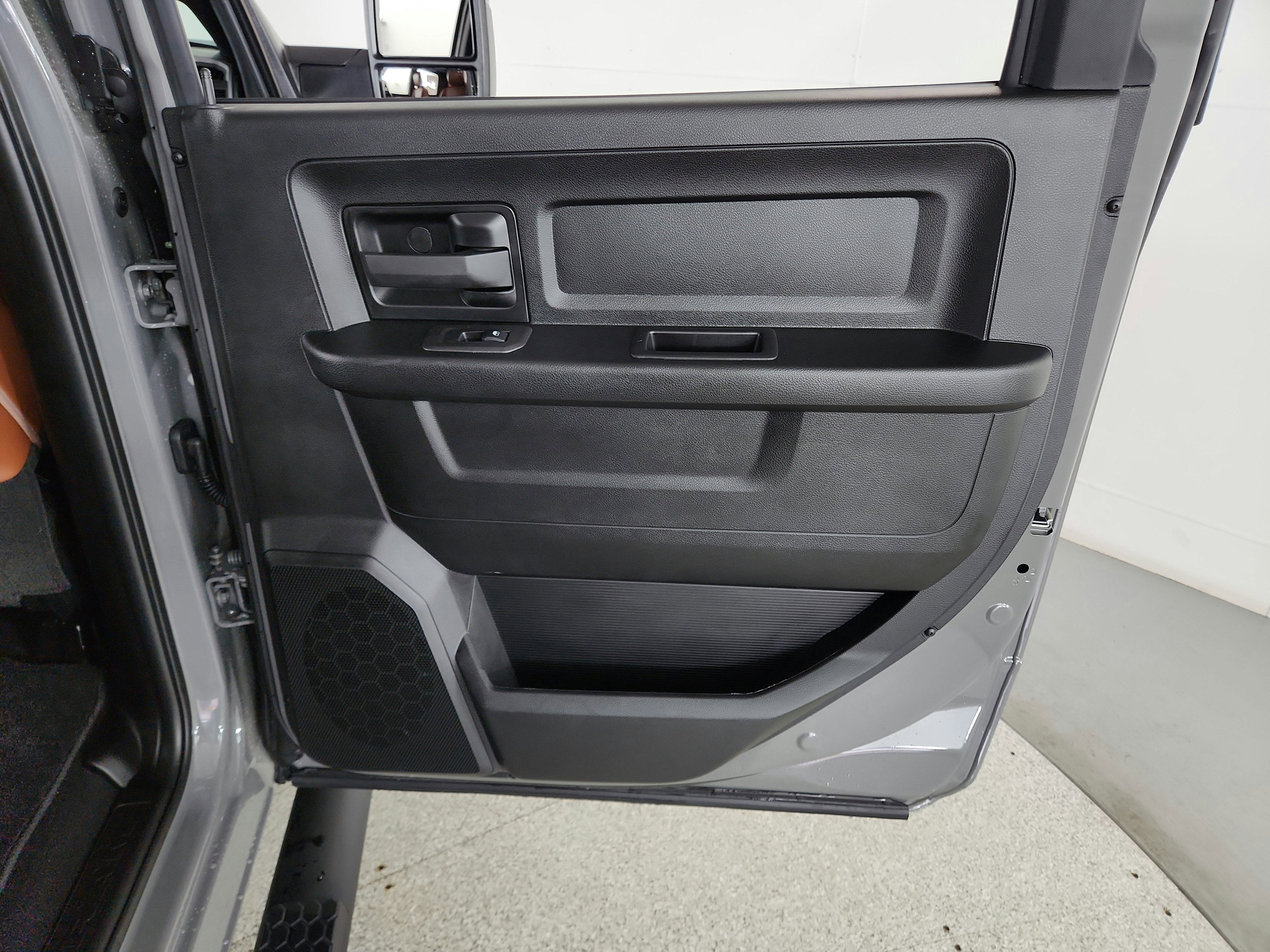 2026 RAM 2500 Tradesman Crew Cab 4x4 6'4' Box