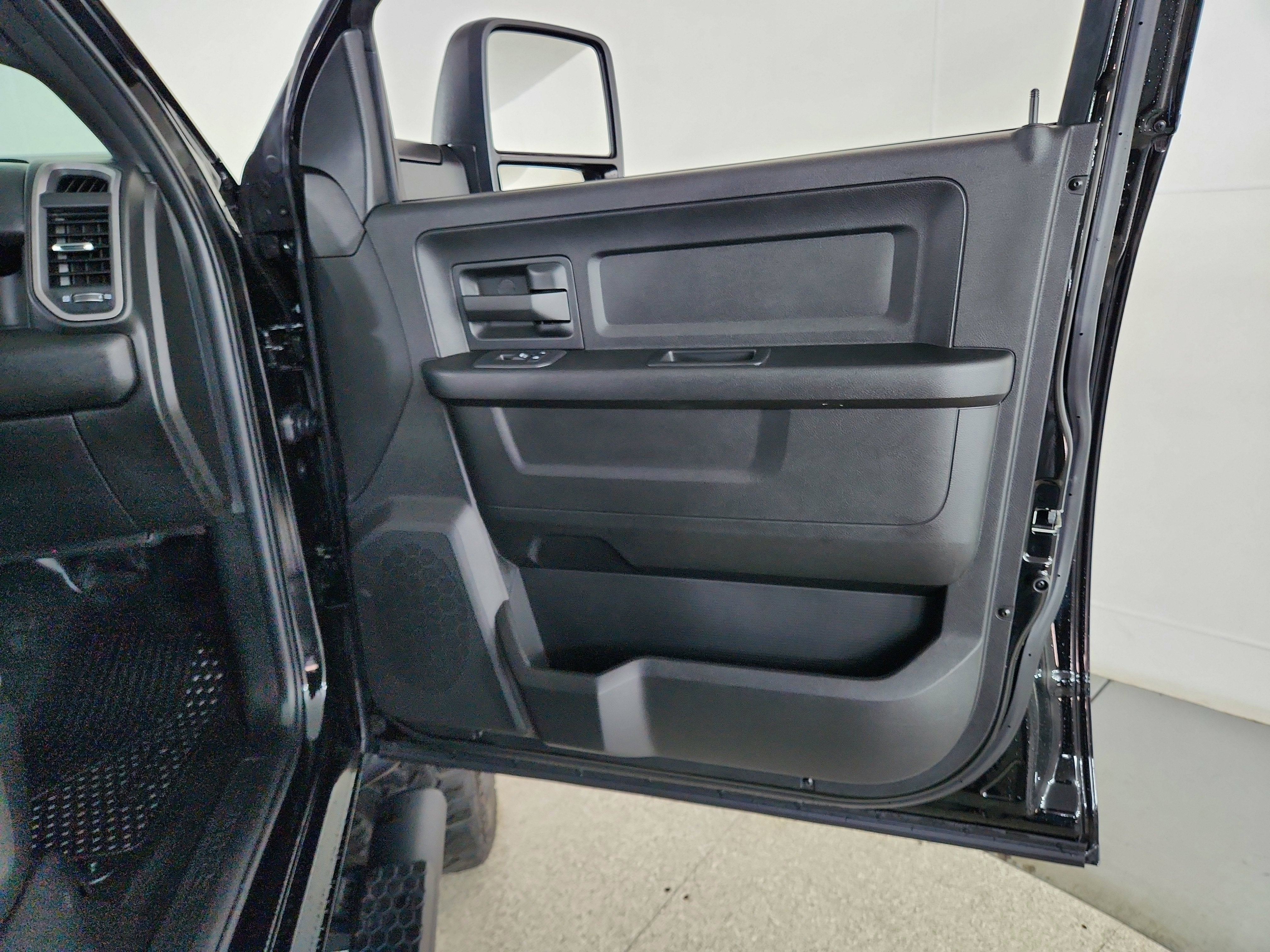 2025 RAM 2500 Tradesman Crew Cab 4x4 6'4' Box