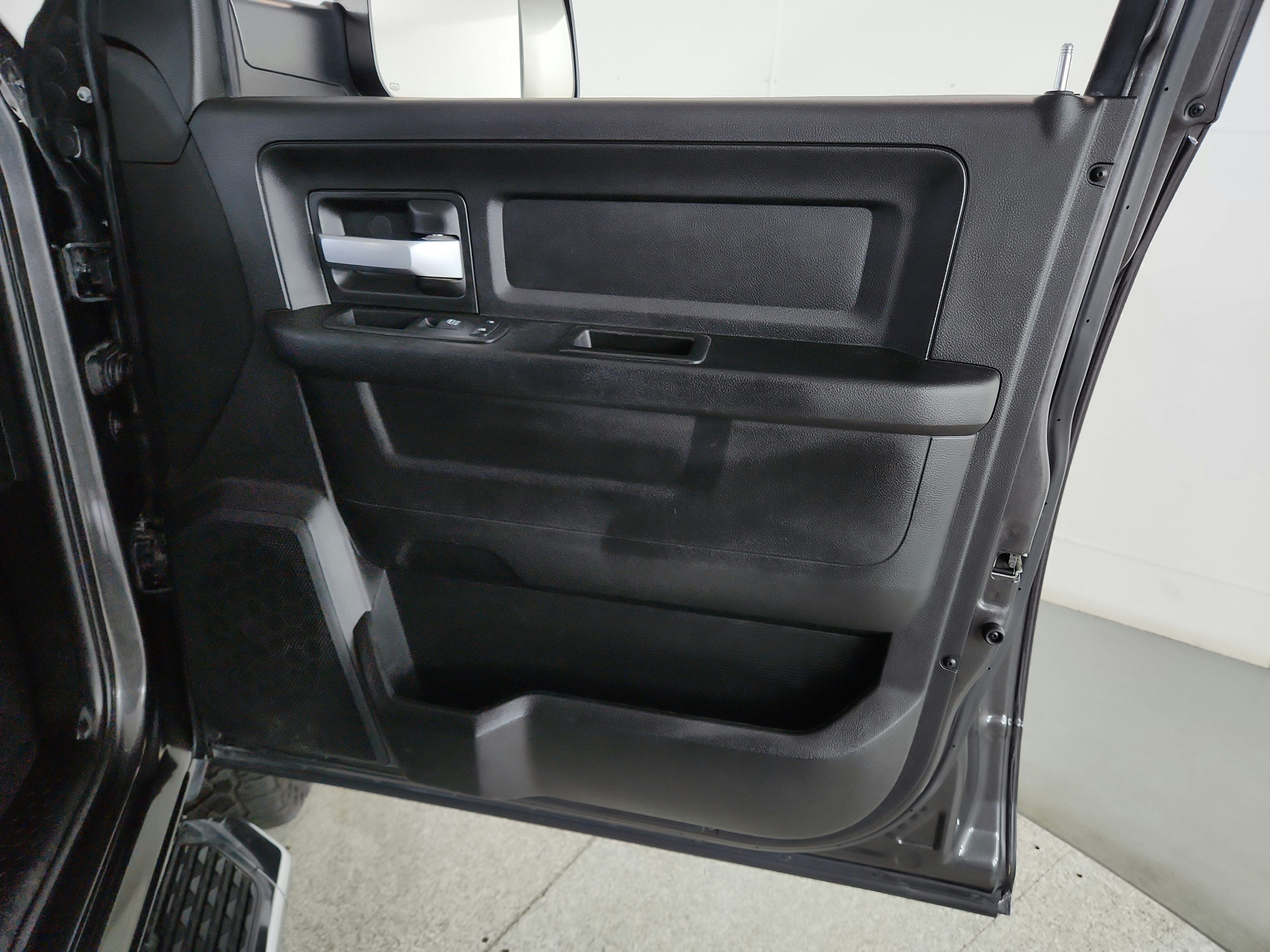 2019 RAM 2500 Tradesman Crew Cab 4x4 6'4' Box