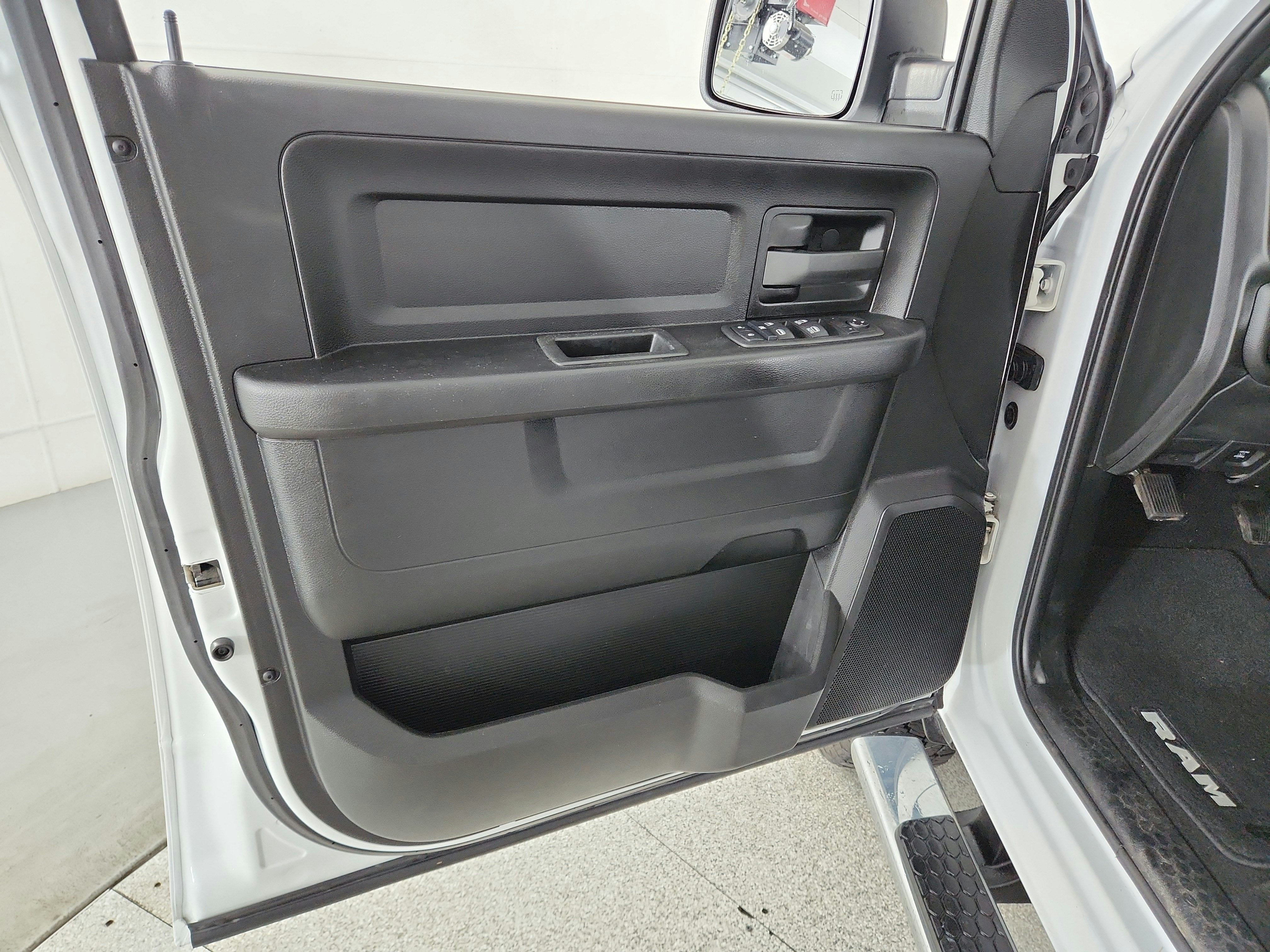 2022 RAM 2500 Tradesman Crew Cab 4x4 6'4' Box