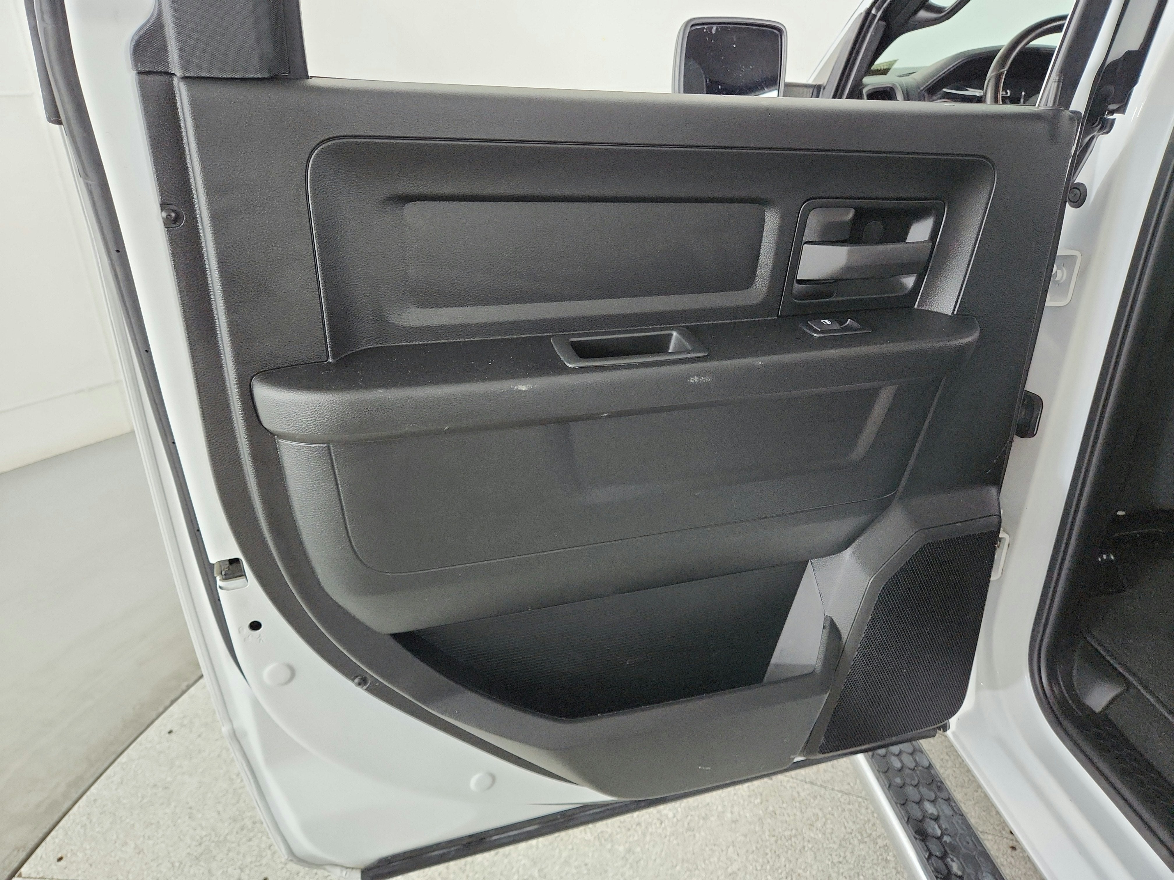 2022 RAM 2500 Tradesman Crew Cab 4x4 6'4' Box