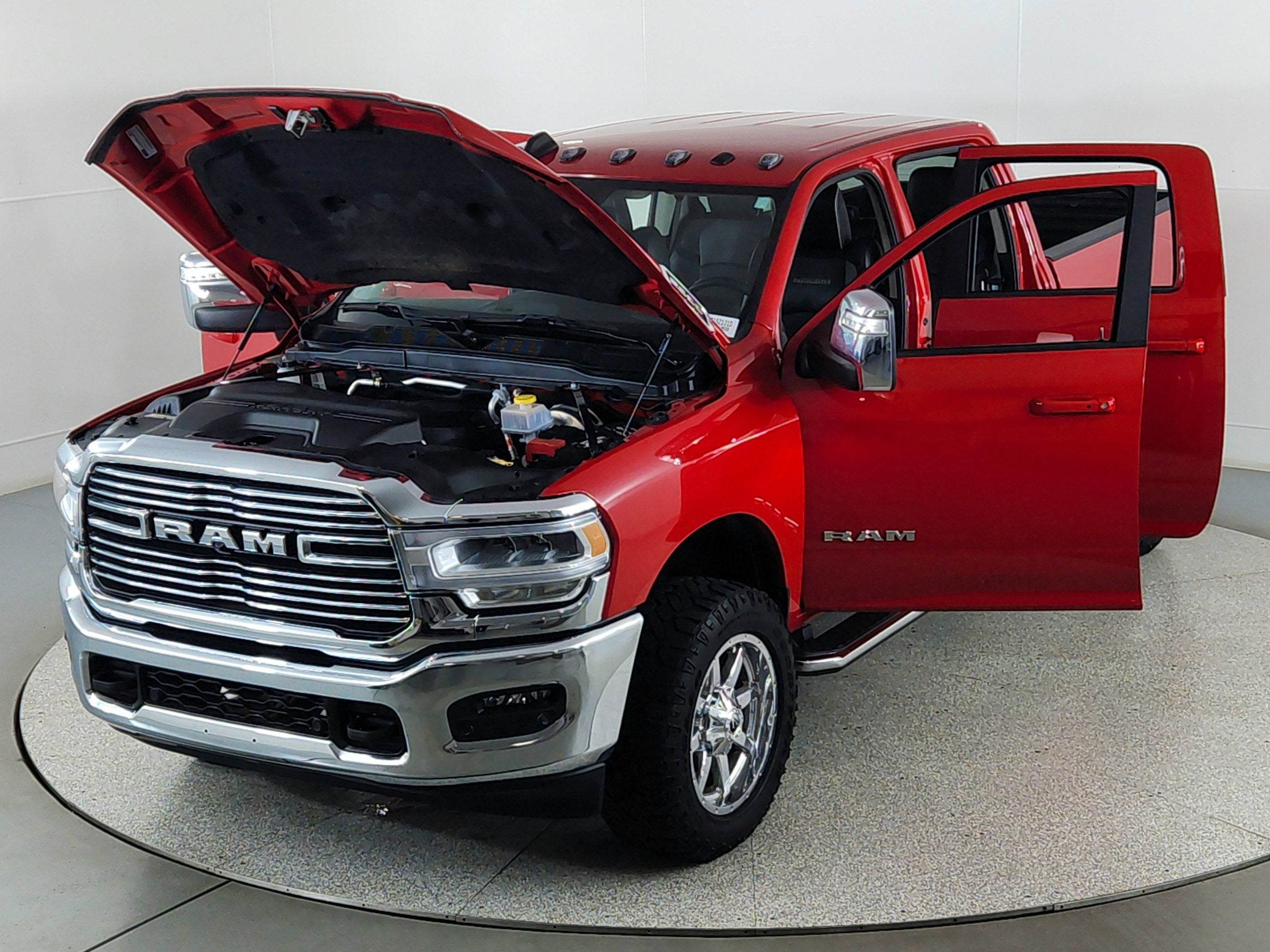 2024 RAM 2500 Laramie Crew Cab 4x4 6'4' Box