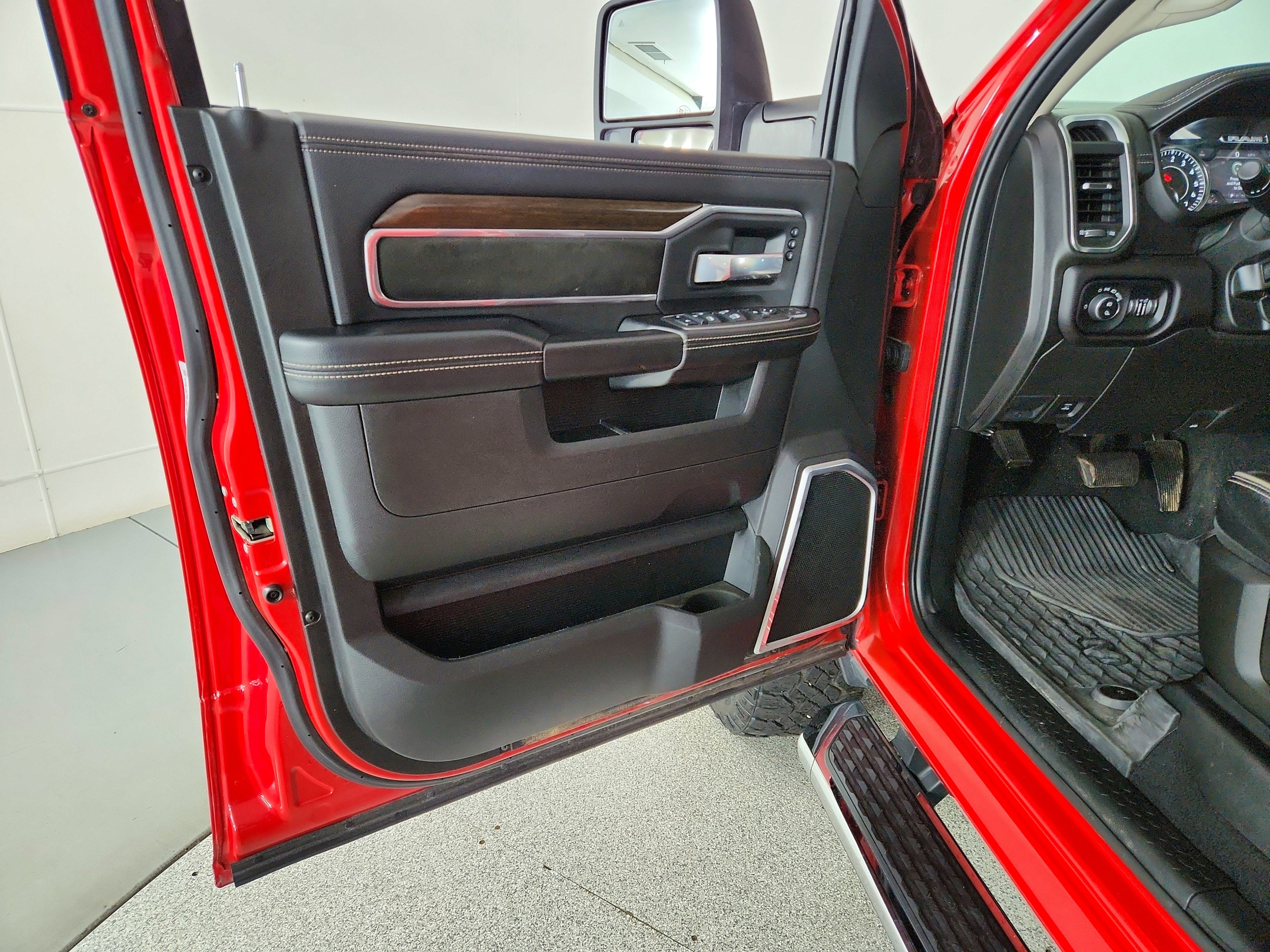 2024 RAM 2500 Laramie Crew Cab 4x4 6'4' Box