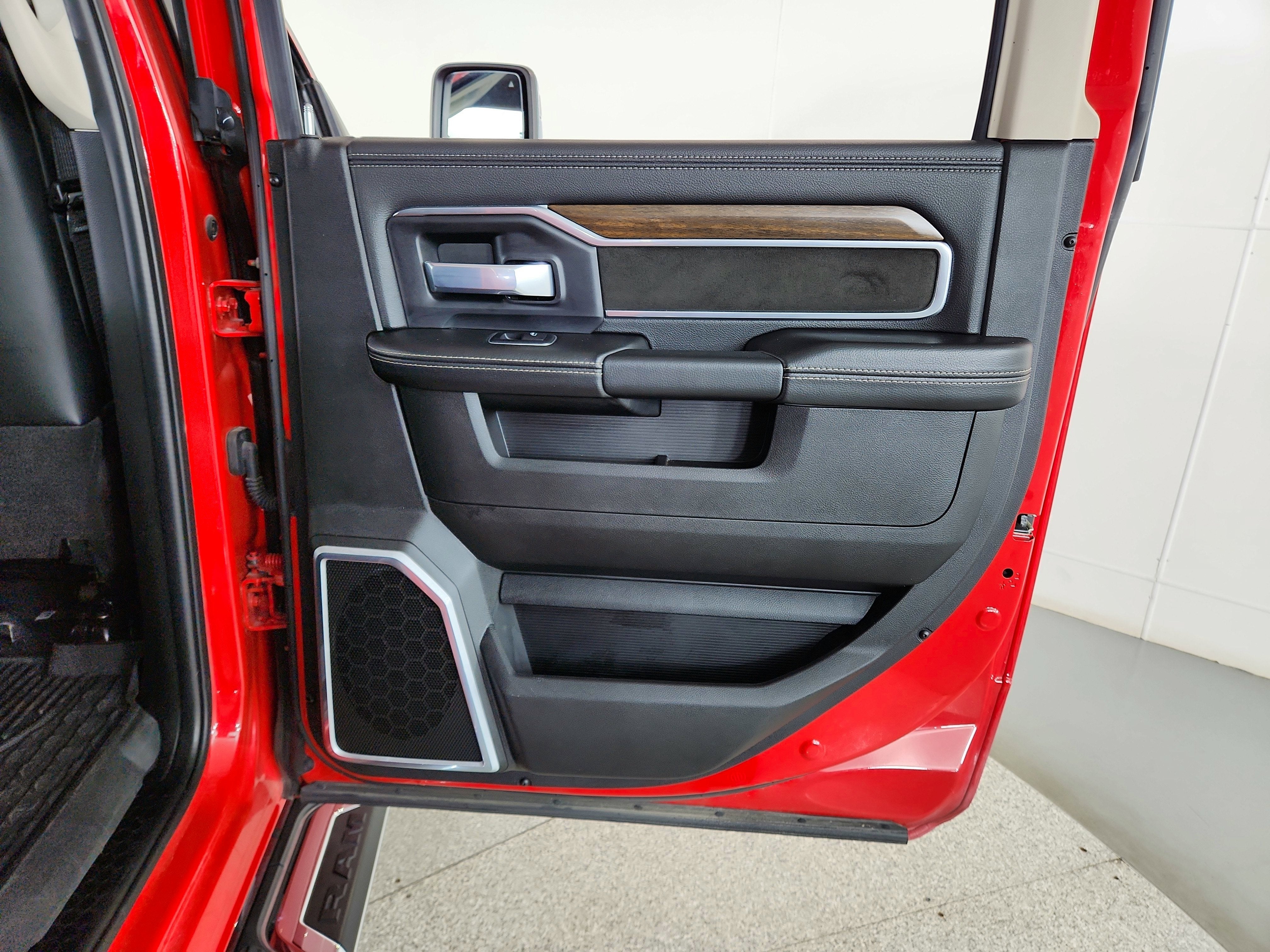 2024 RAM 2500 Laramie Crew Cab 4x4 6'4' Box