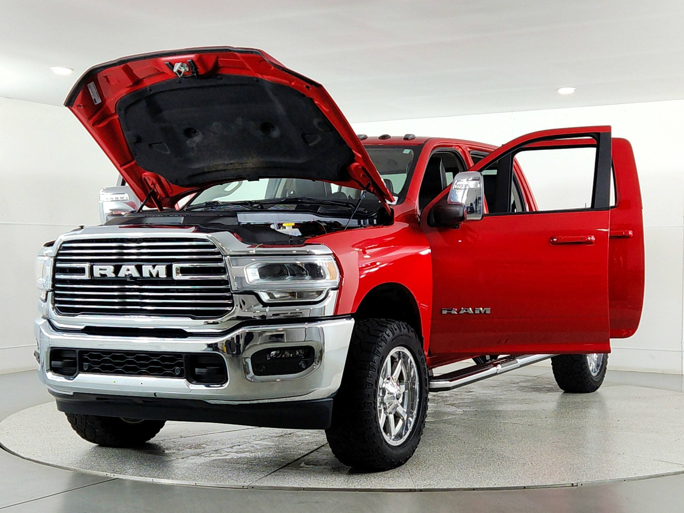 2024 RAM 2500 Laramie Crew Cab 4x4 6'4' Box