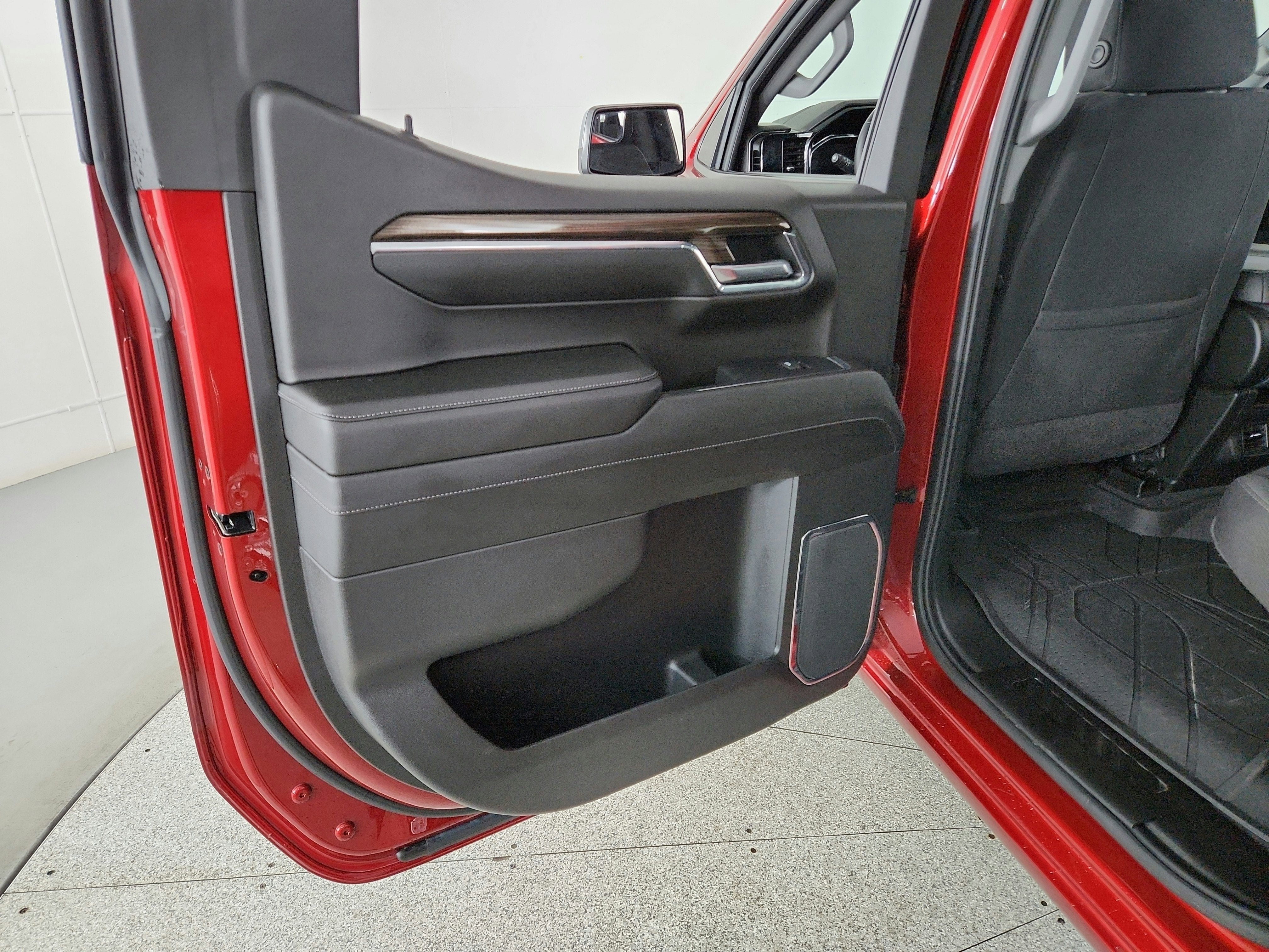 2024 Chevrolet Silverado 1500 4WD Crew Cab Short Bed LT